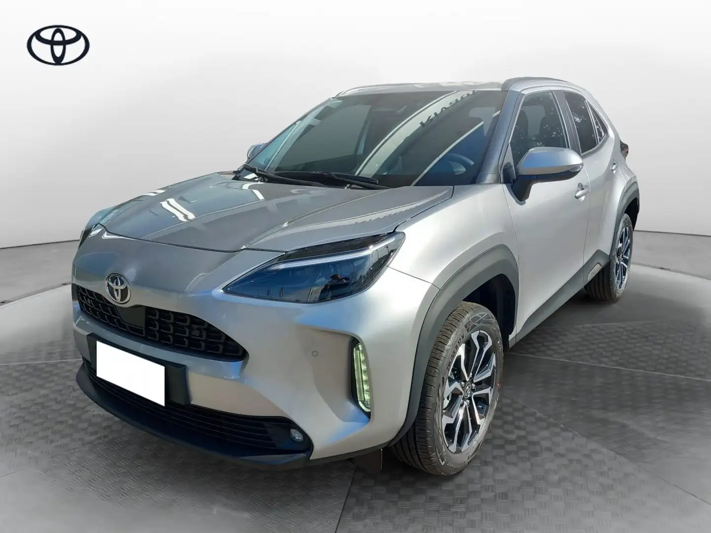 Toyota Yaris Cross 1.5 Hybrid 5p. E-CVT Trend Argento - 1