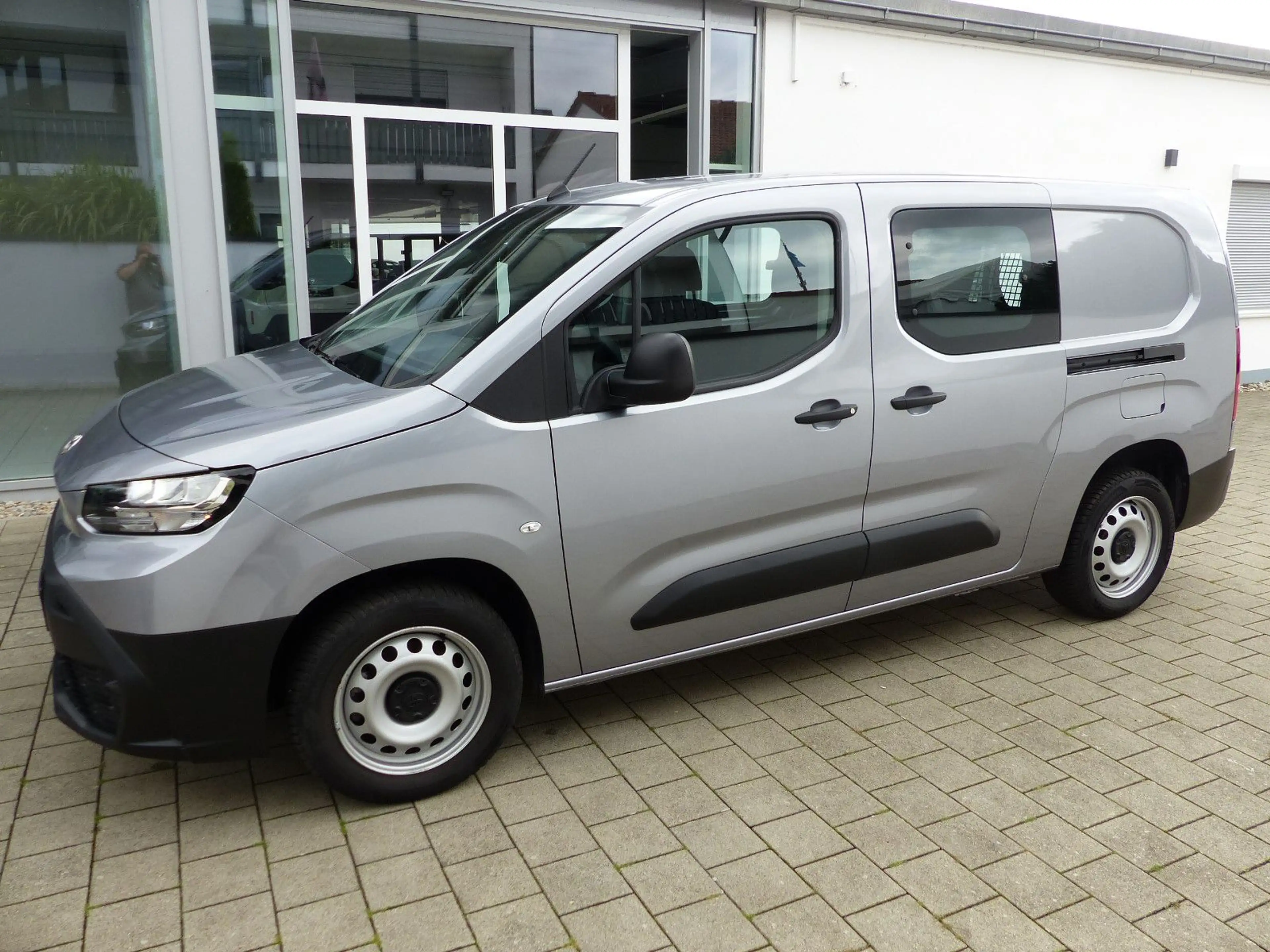 Toyota Proace City L2 Doppelkabine Meister Navi 5-Sitze — photo 3