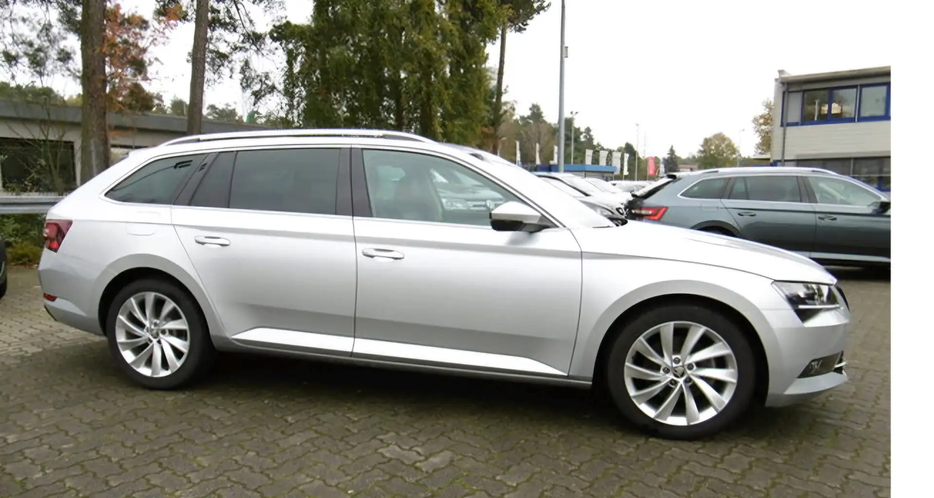 Skoda Superb Combi 2.0 TDI DSG Style - 2