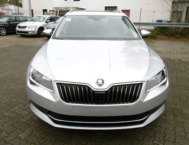 Imagine Skoda Superb Combi 2.0 TDI DSG Style