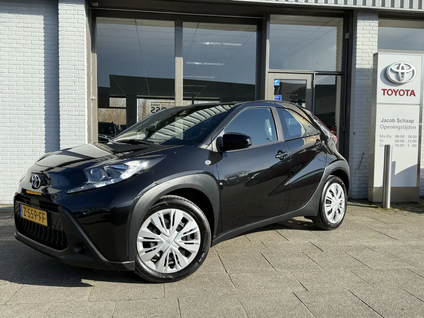 Toyota Aygo X 1.0 VVT-i MT Play 72pk | Apple Carplay/Android Aut Noir - 1