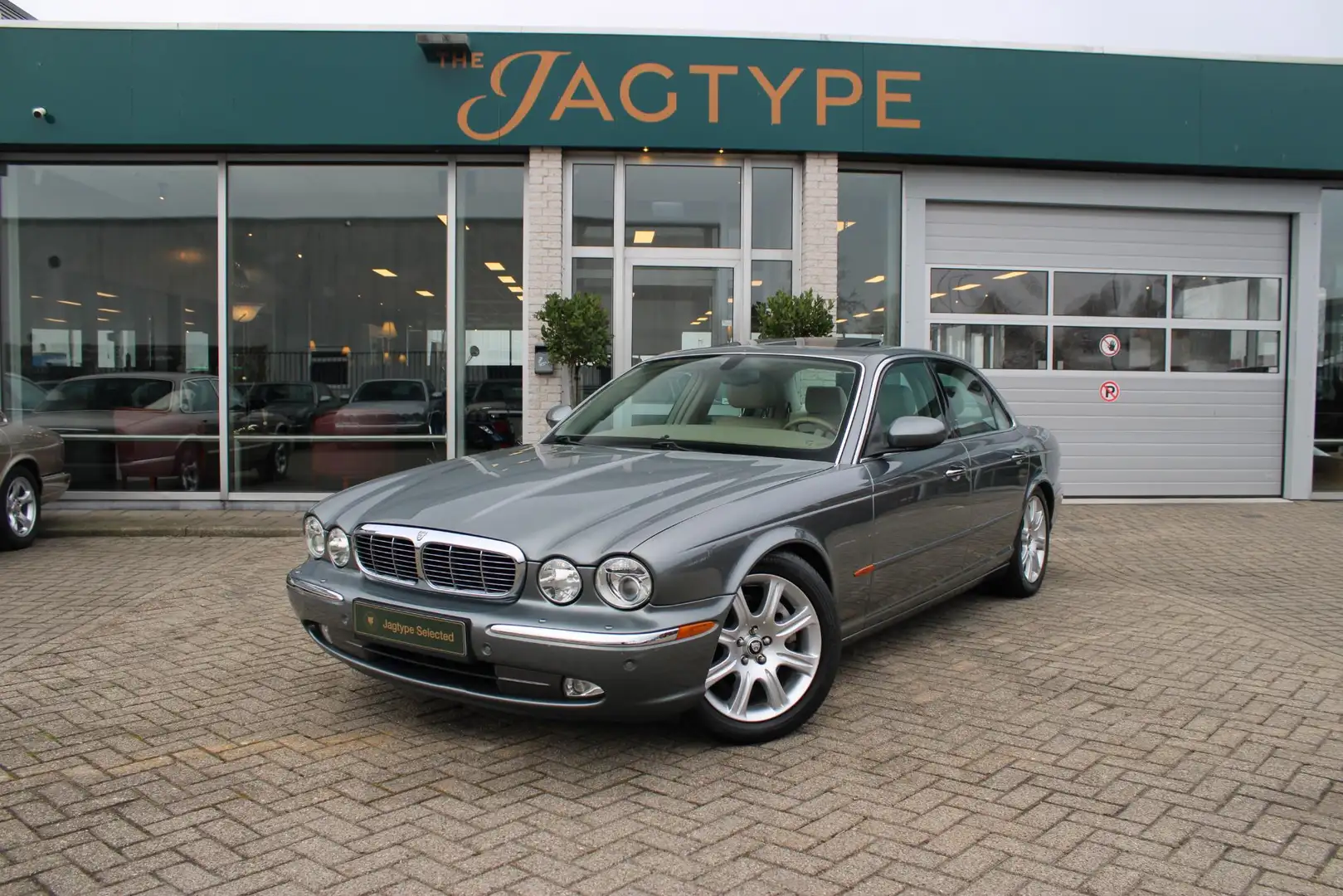 Jaguar XJ 4.2 V8 Executive Gris - 1