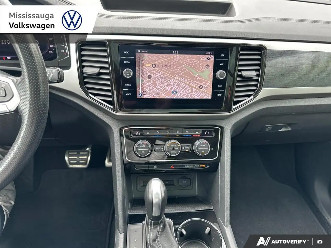 Volkswagen Atlas photo Volkswagen Atlas