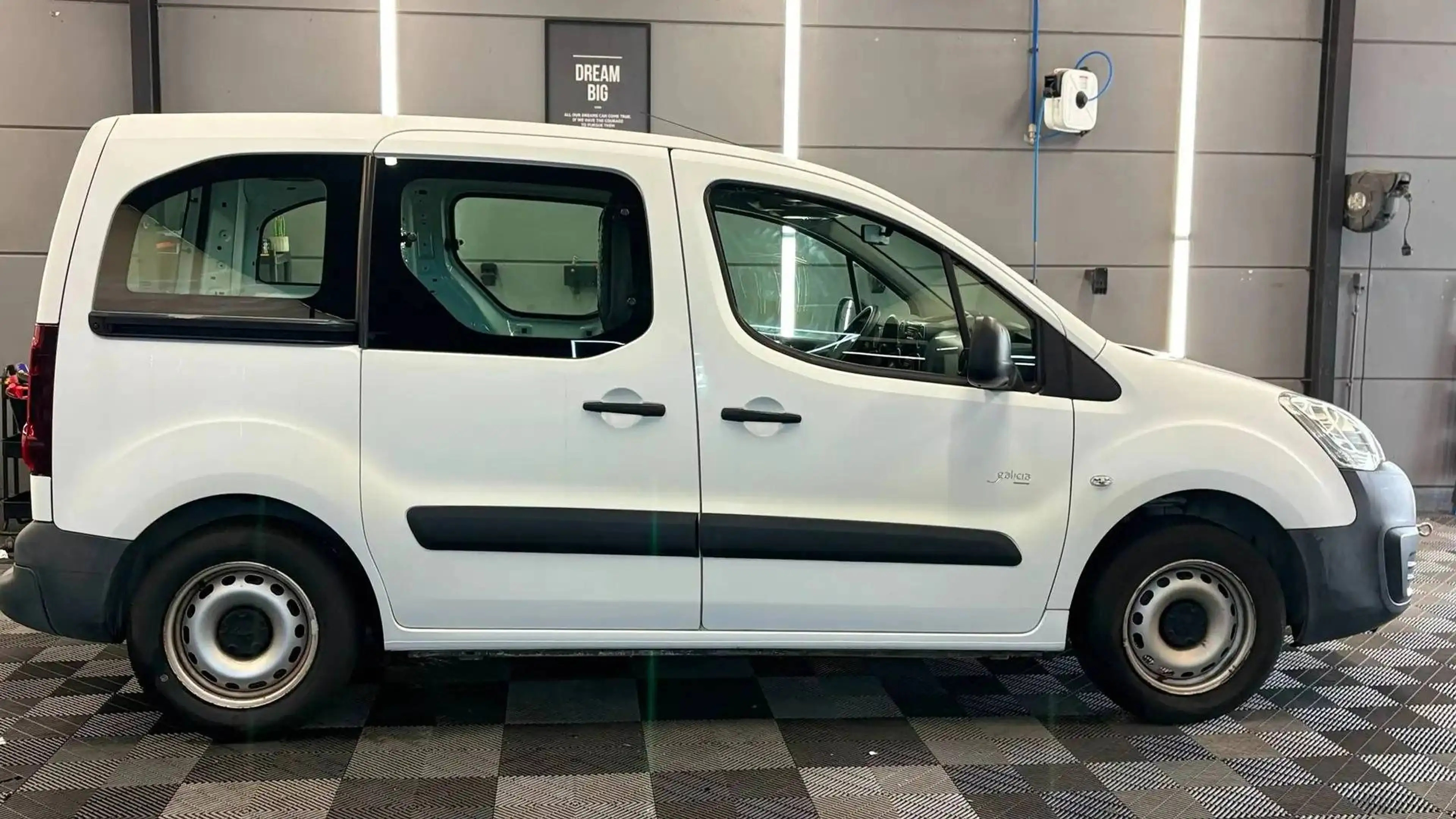 Peugeot Partner BENZINE bj2017 EUR6b JOINT DE CULASSE — photo 3