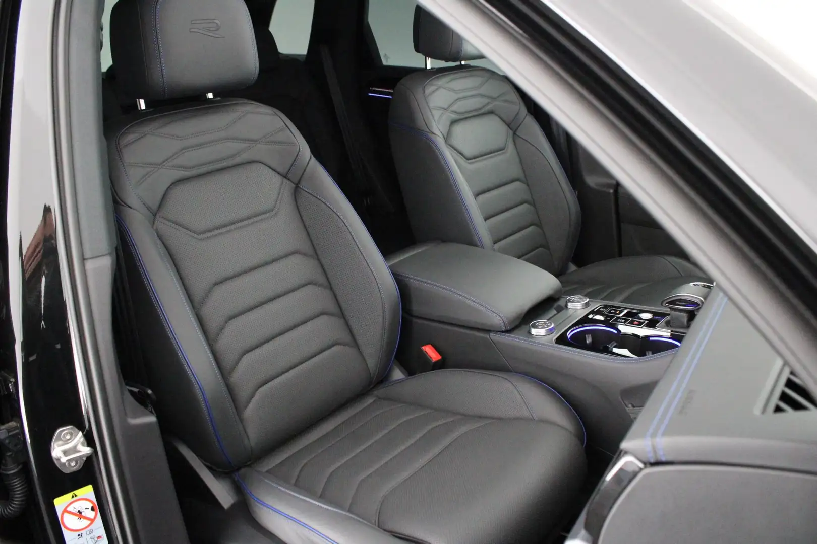 Volkswagen Touareg R 3.0 TSi 463pk eHybrid 4MOTION R Edition Trekhaak Zwart - 2