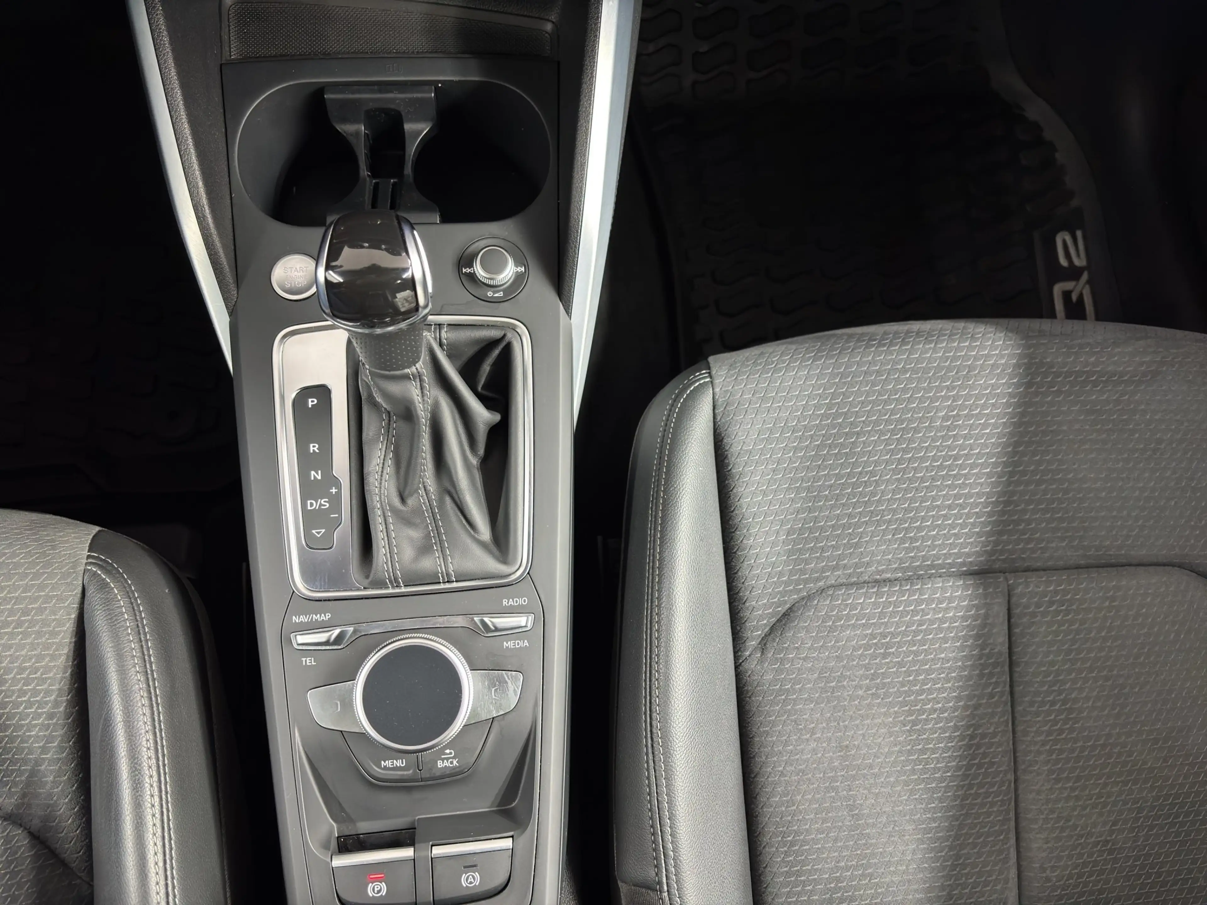 Audi Q2 S line 35 TFSI ACC Kam. LED Matrix Pano — photo 9