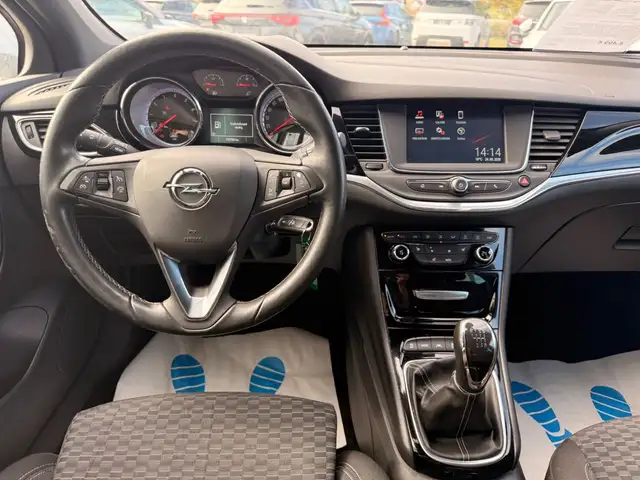 Opel Astra view 11