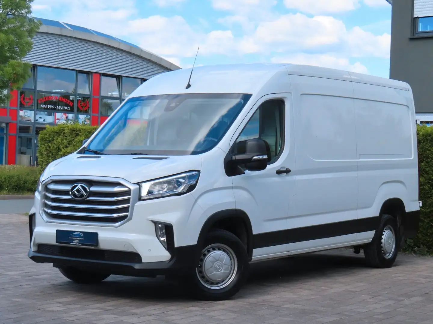 Maxus Deliver 9 Kasten L3H2 *AHK / Navi / 1. Hand* Weiß - 1