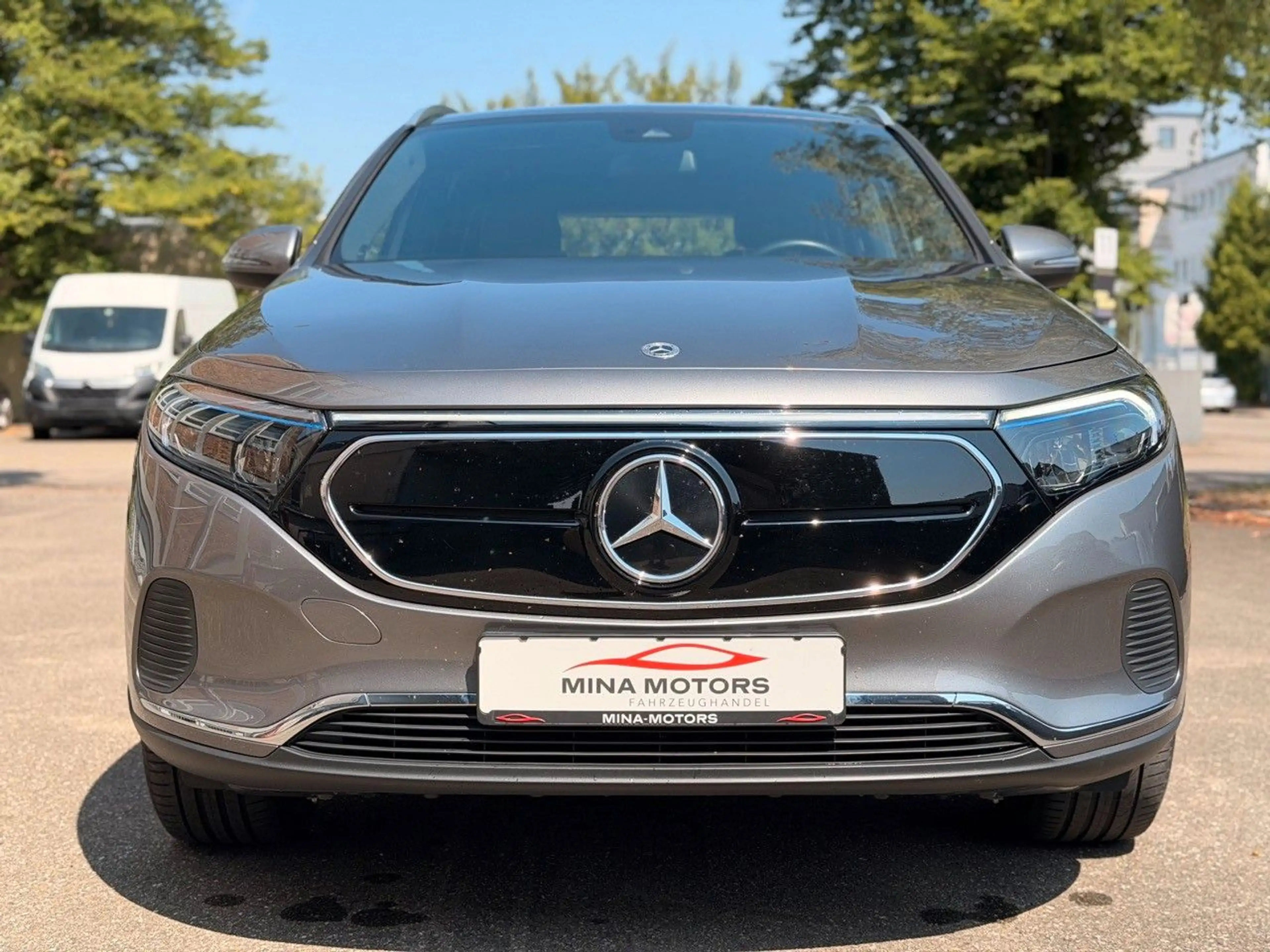 Mercedes-Benz EQA 300 4Matic LED SOH Pano — photo 2
