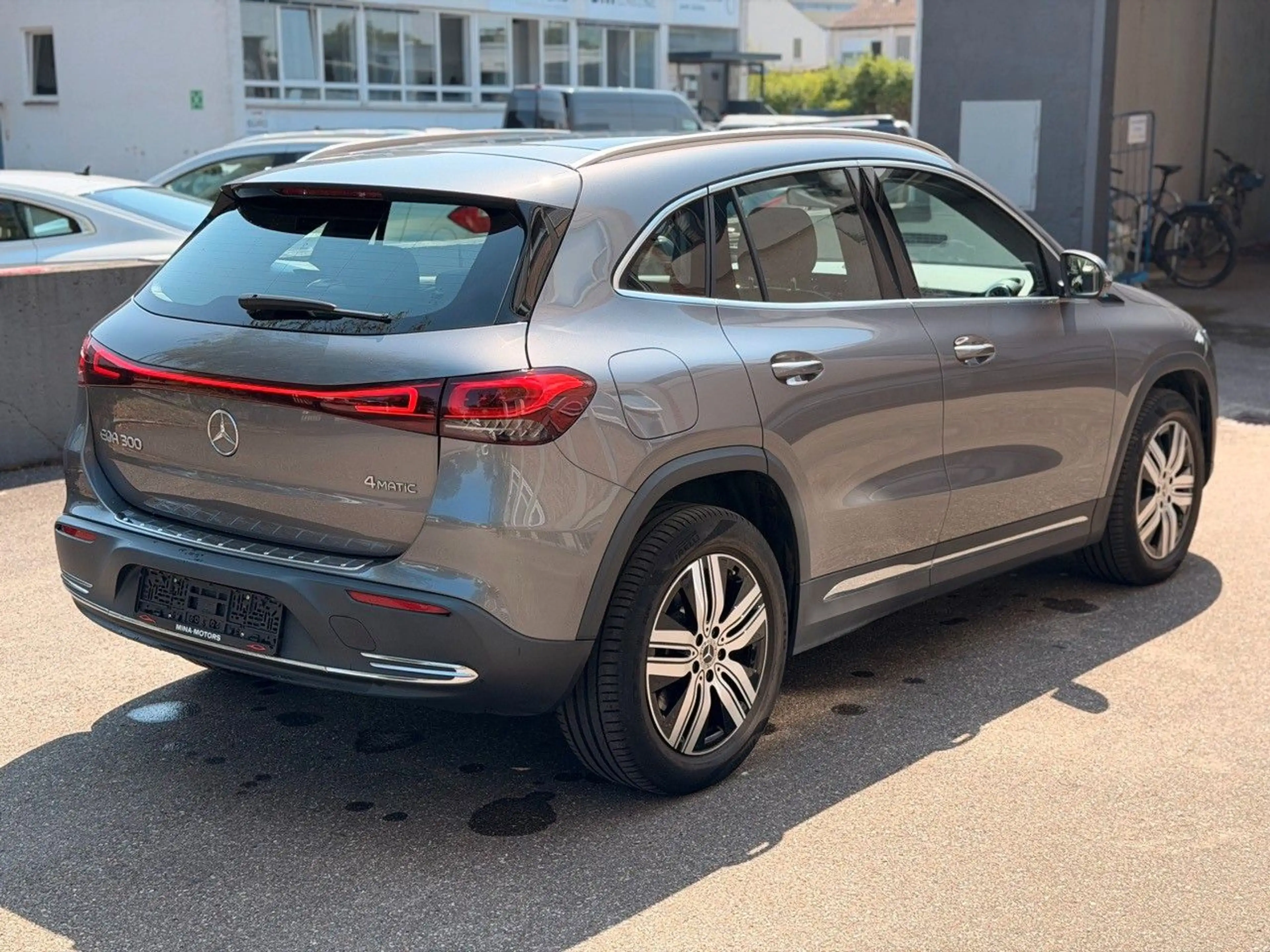 Mercedes-Benz EQA 300 4Matic LED SOH Pano — photo 4