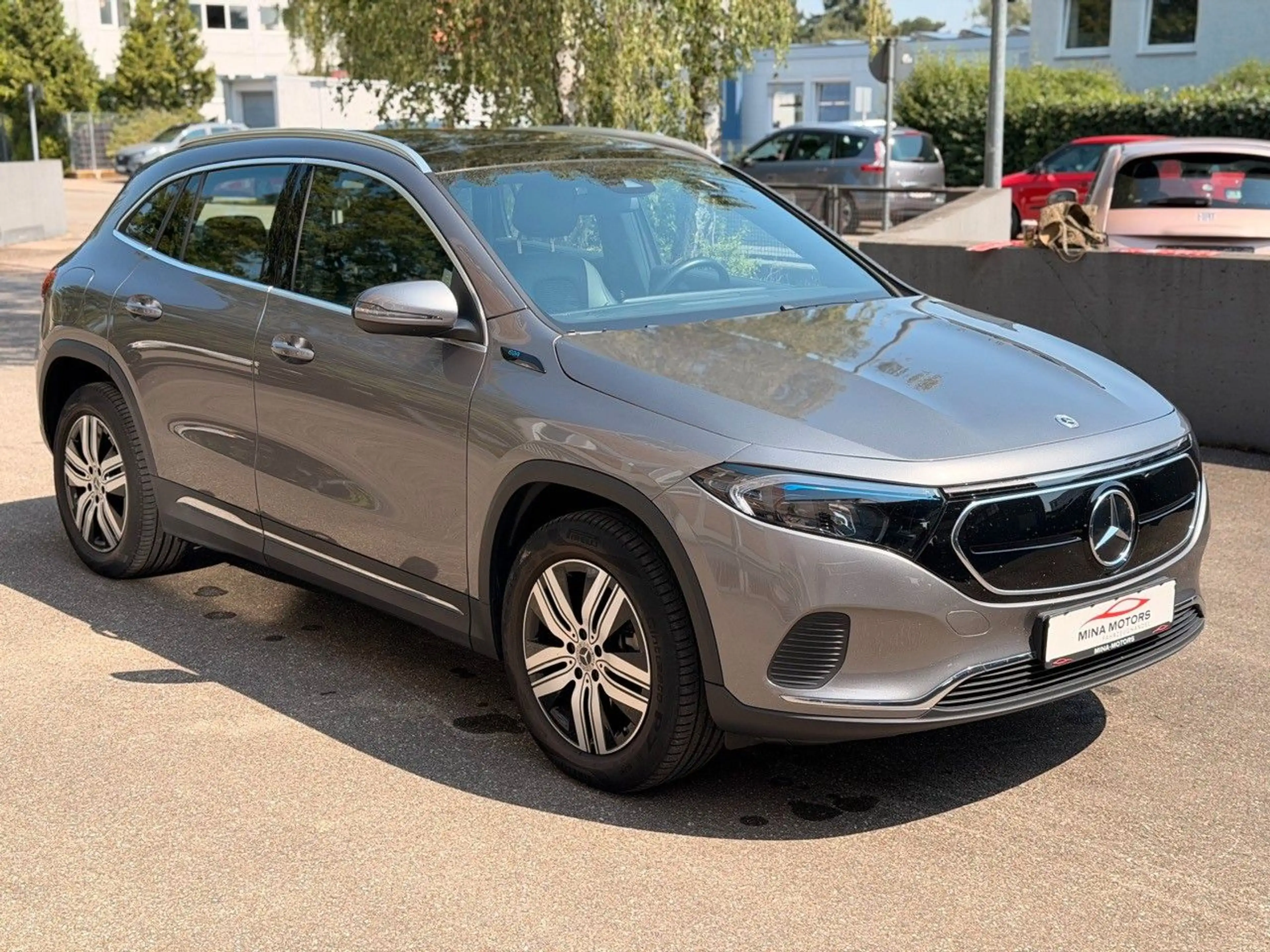 Mercedes-Benz EQA 300 4Matic LED SOH Pano — photo 3