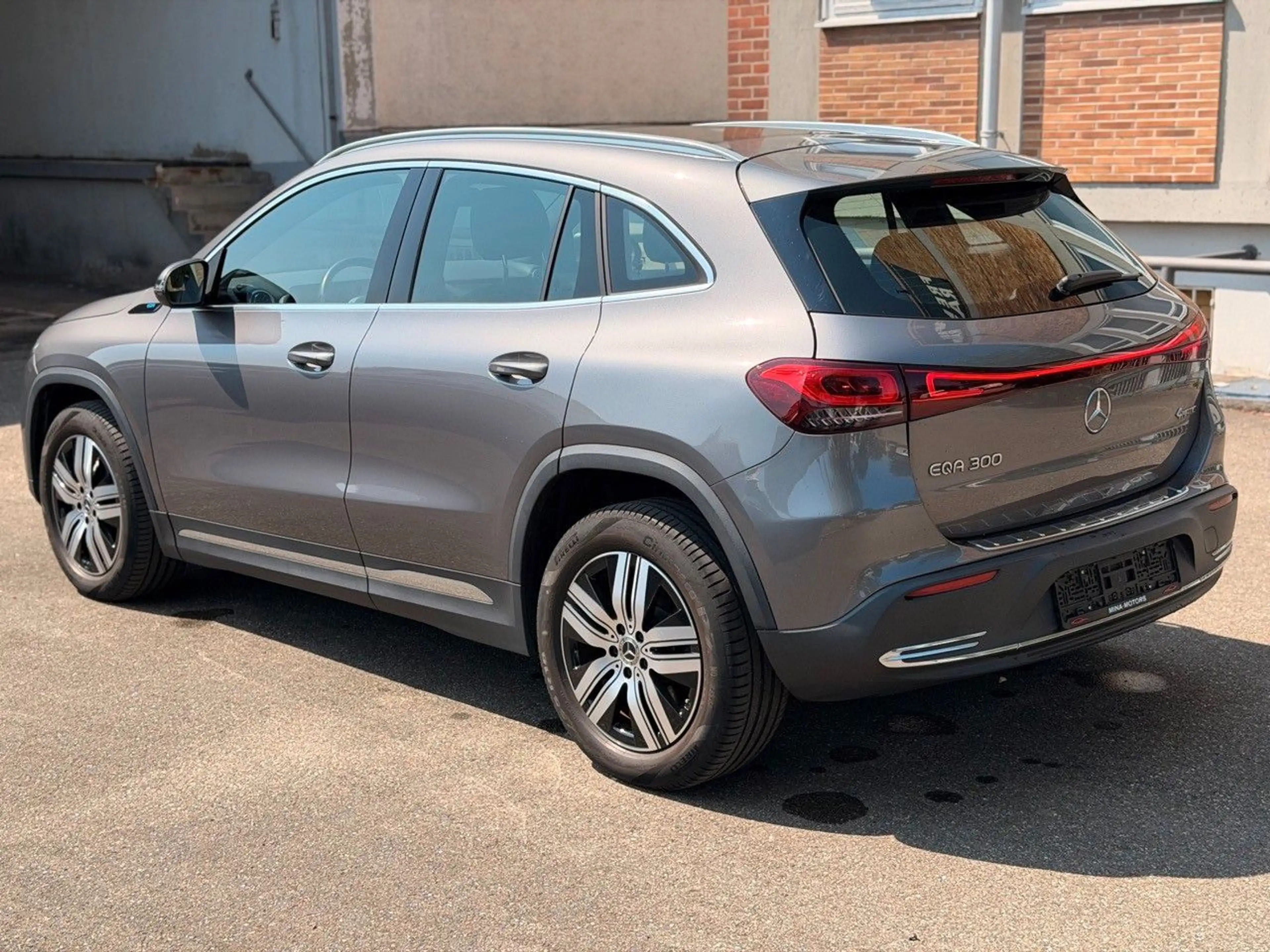 Mercedes-Benz EQA 300 4Matic LED SOH Pano — photo 5