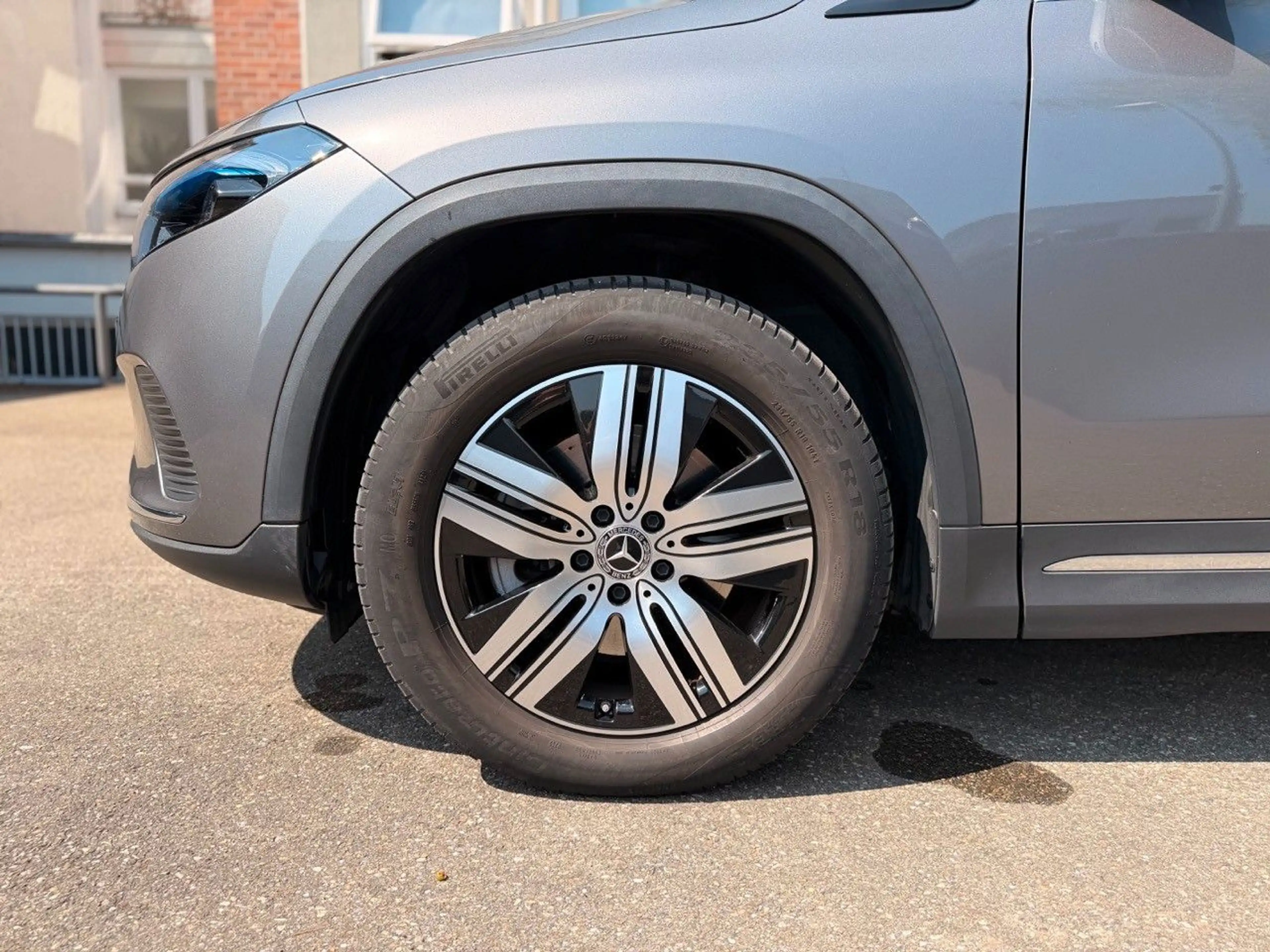 Mercedes-Benz EQA 300 4Matic LED SOH Pano — photo 7