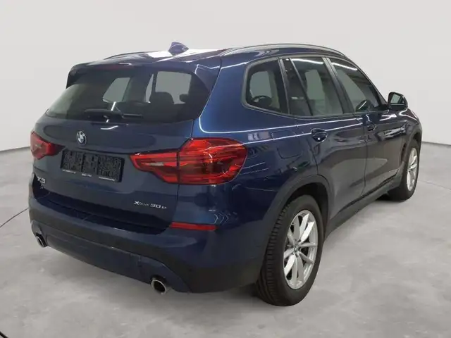 BMW X3 view 4