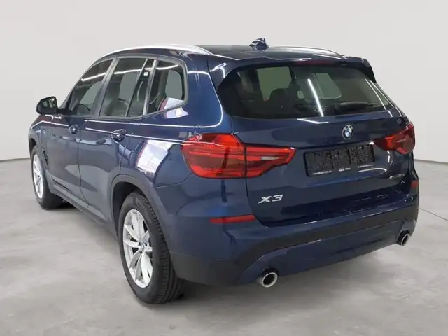 BMW X3 view 5