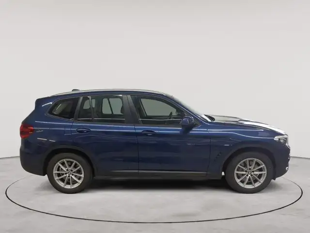 BMW X3 view 3
