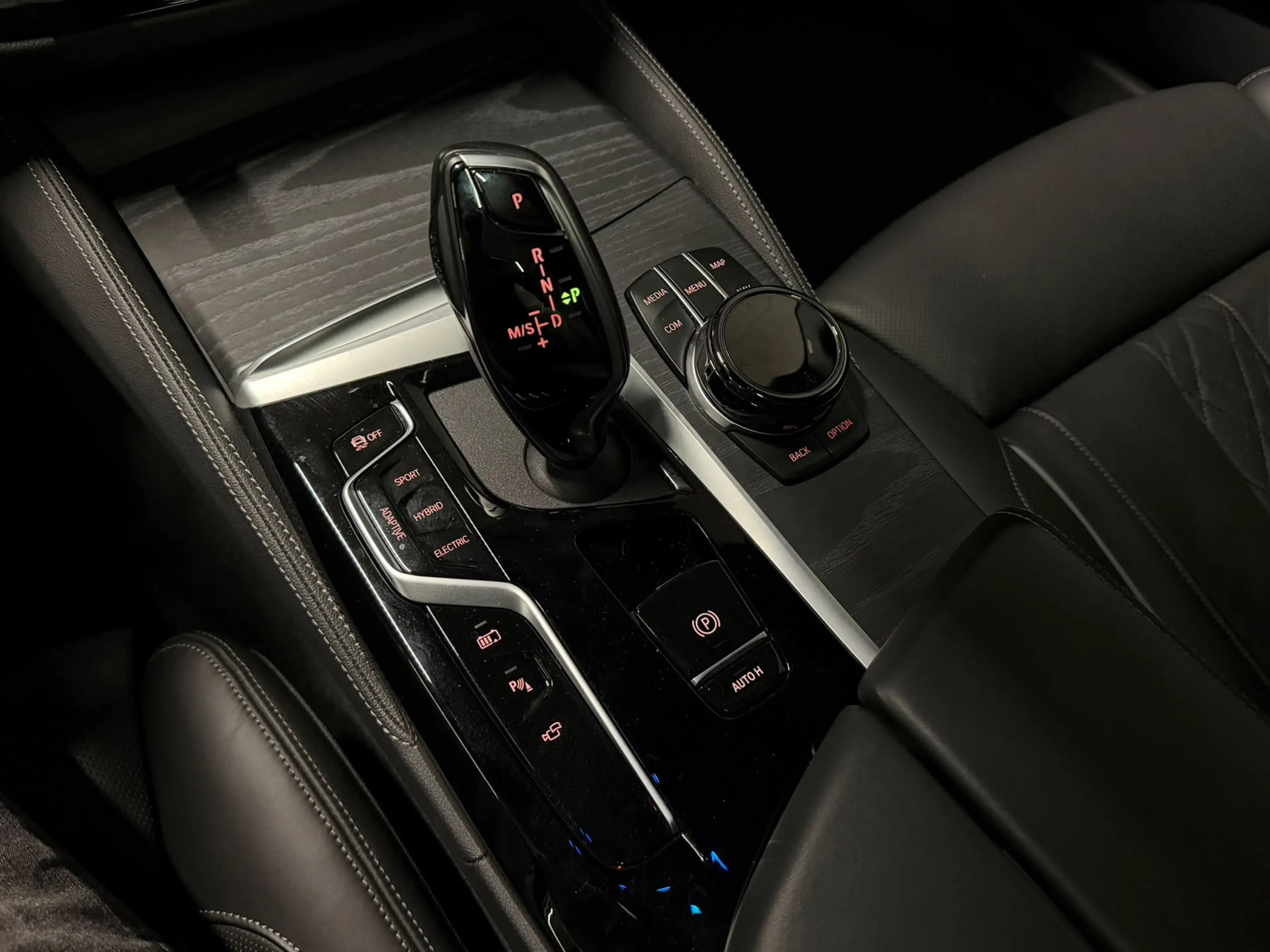 BMW 530 5-serie Touring 530e xDrive M Sport Pro Pano HUD M — photo 22