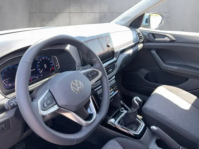 Volkswagen T-Cross view 9