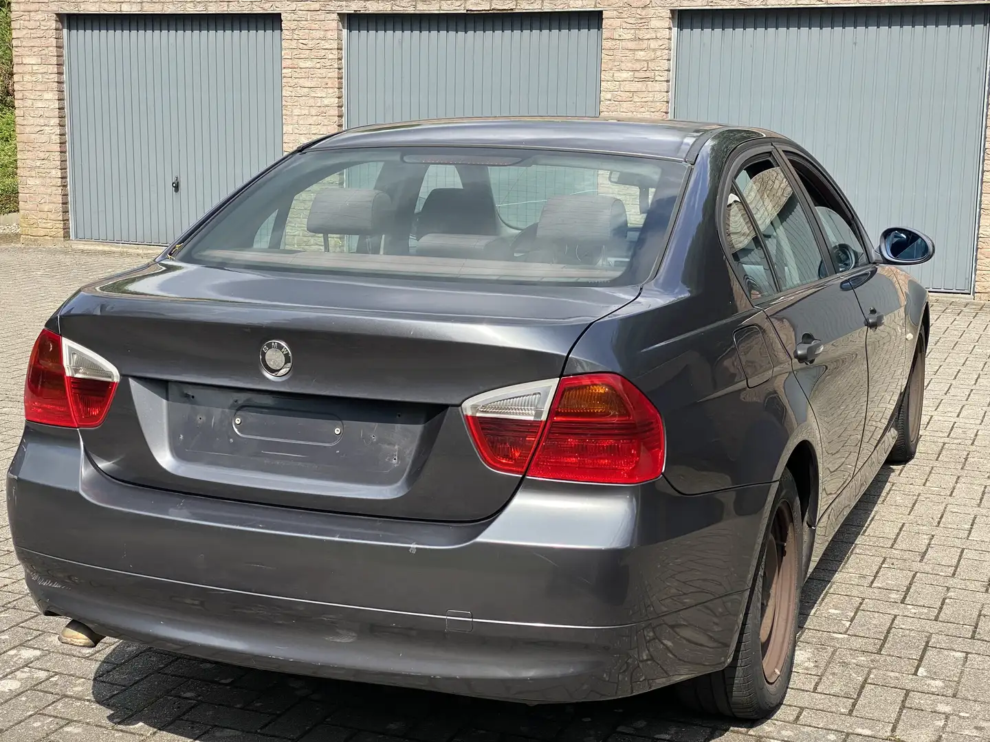 BMW 318 d - 1