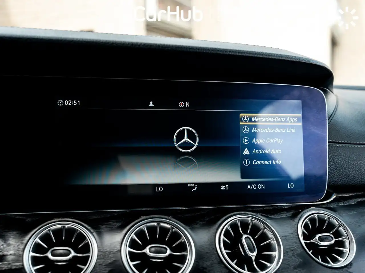 Mercedes-Benz E-Class снимка Mercedes-Benz E-Class