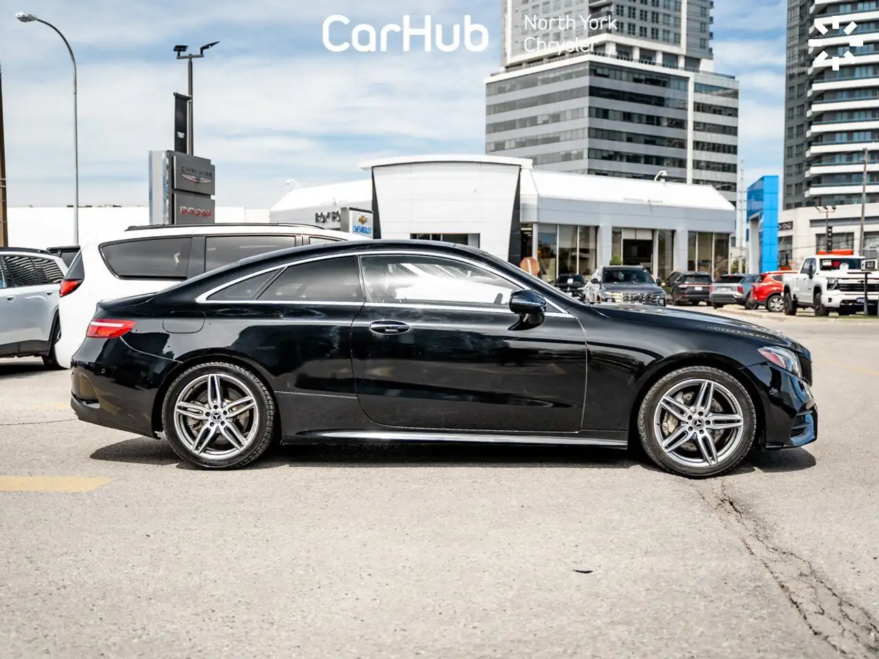 Mercedes-Benz E-Class снимка Mercedes-Benz E-Class