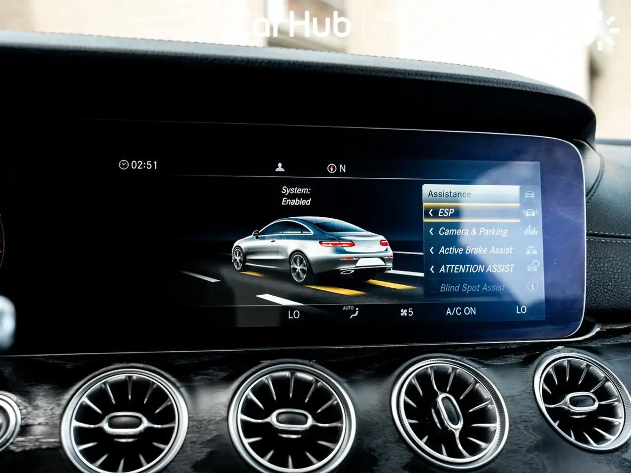 Mercedes-Benz E-Class снимка Mercedes-Benz E-Class