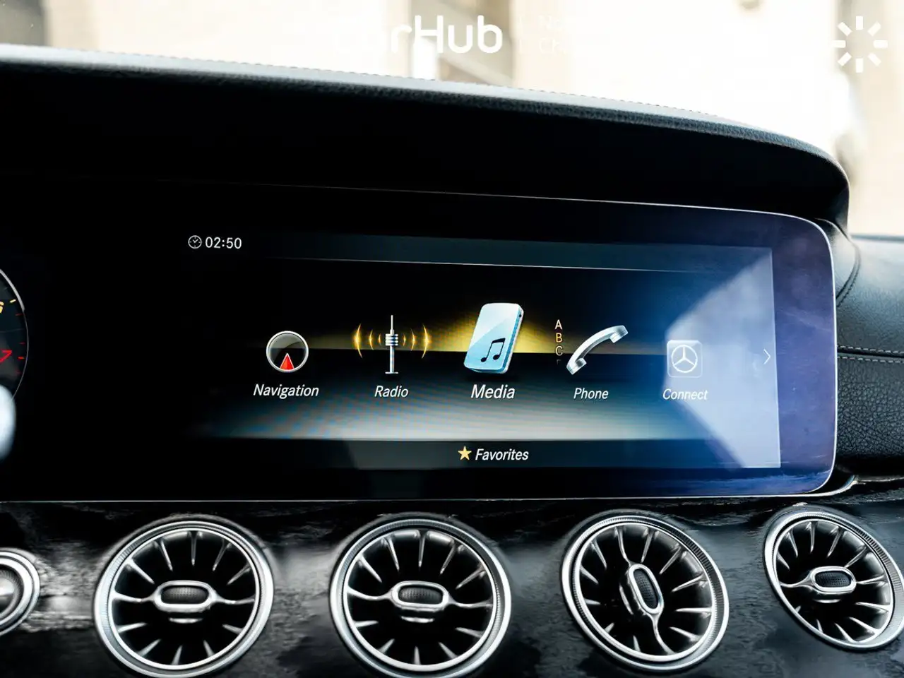 Mercedes-Benz E-Class снимка Mercedes-Benz E-Class