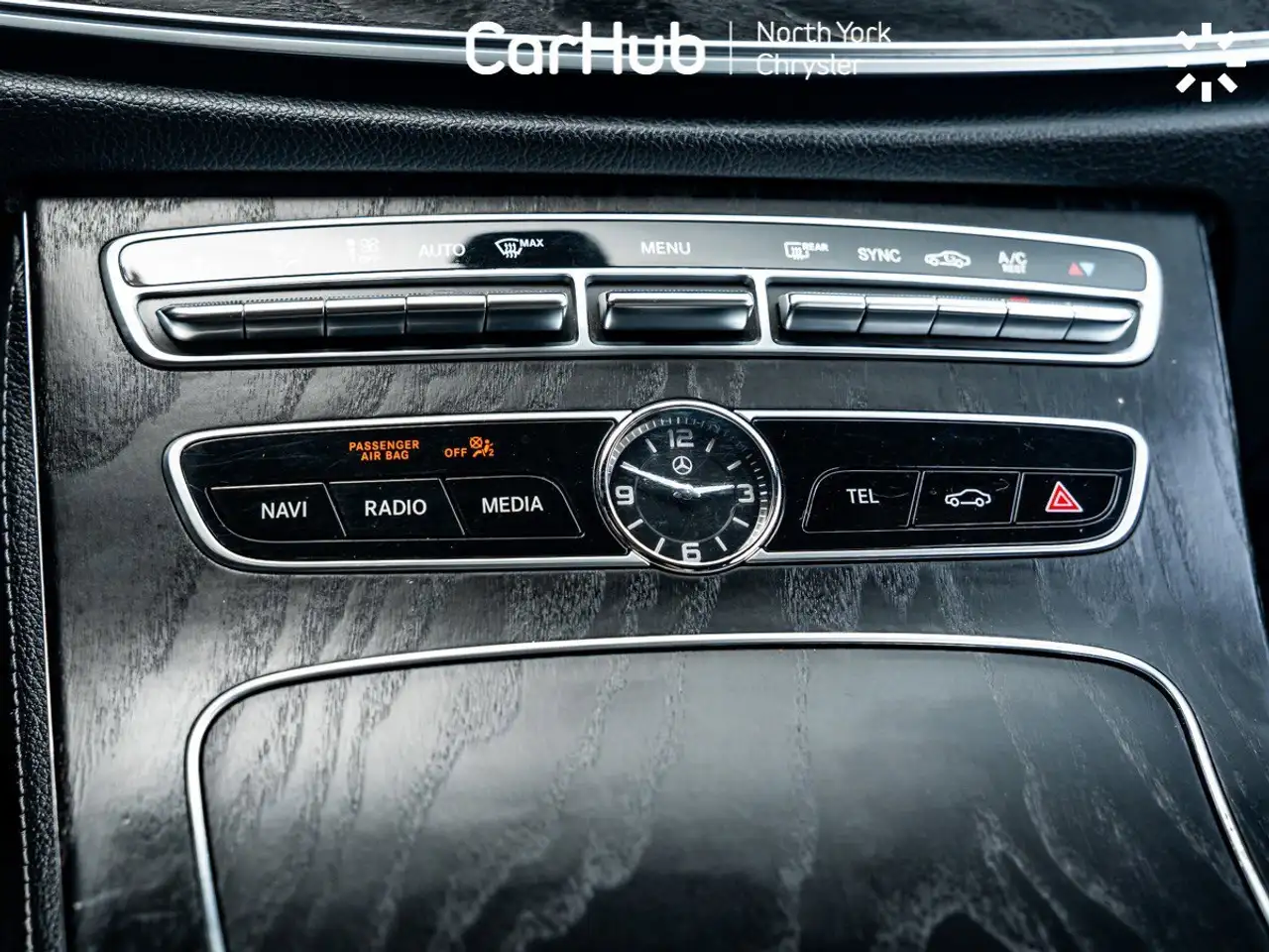 Mercedes-Benz E-Class снимка Mercedes-Benz E-Class