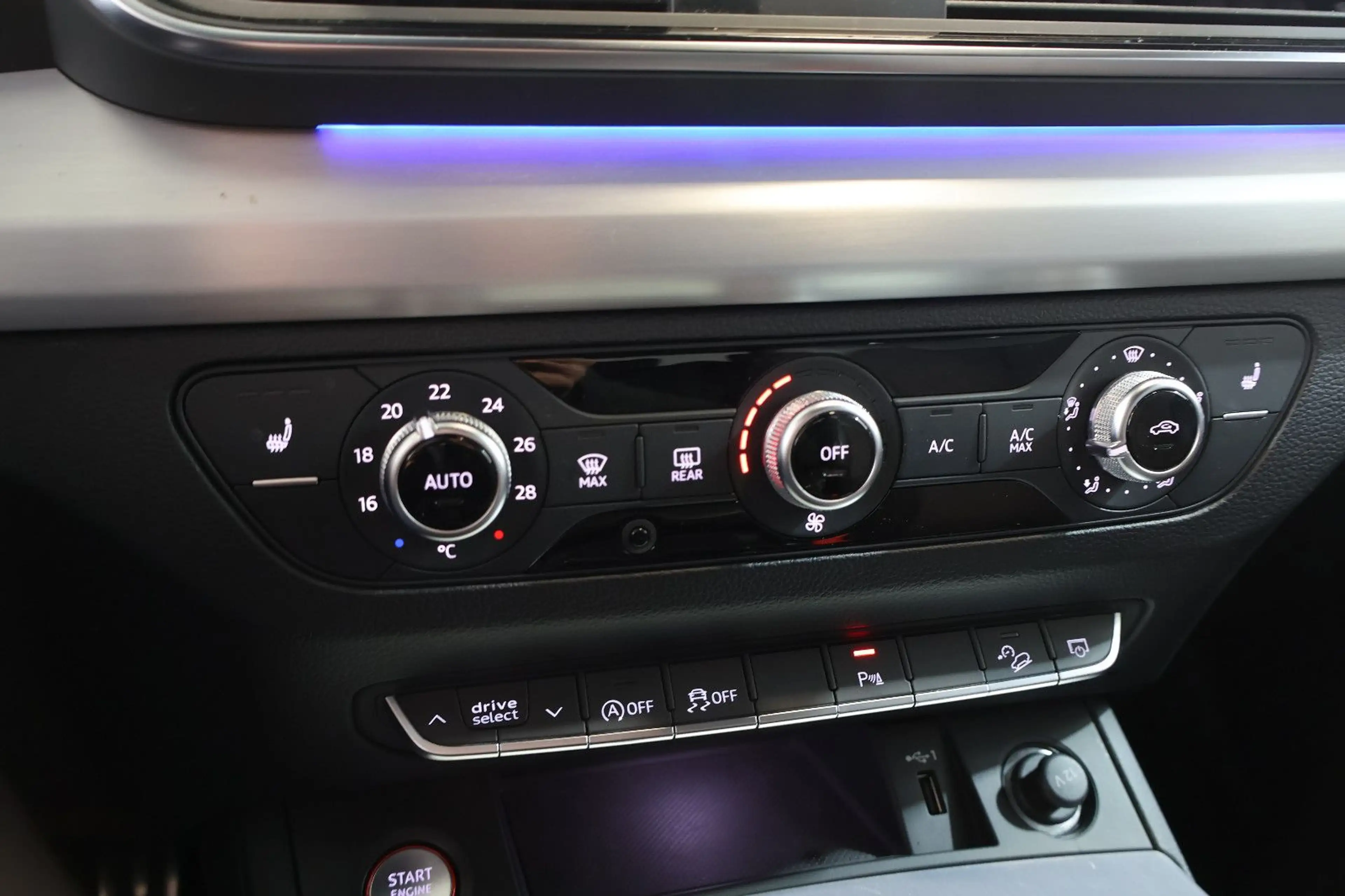 Audi SQ5 Sportback 3.0 TDI q. HUD+VIRTUAL+KEY+21"+AHK — photo 14