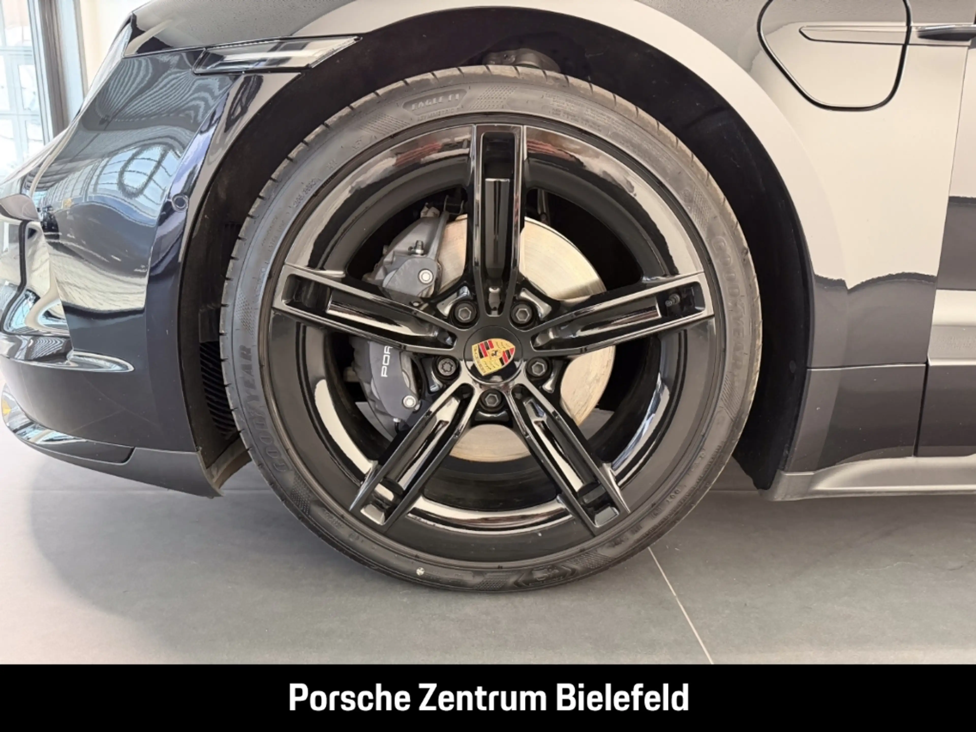 Porsche Taycan Black Edition — photo 9