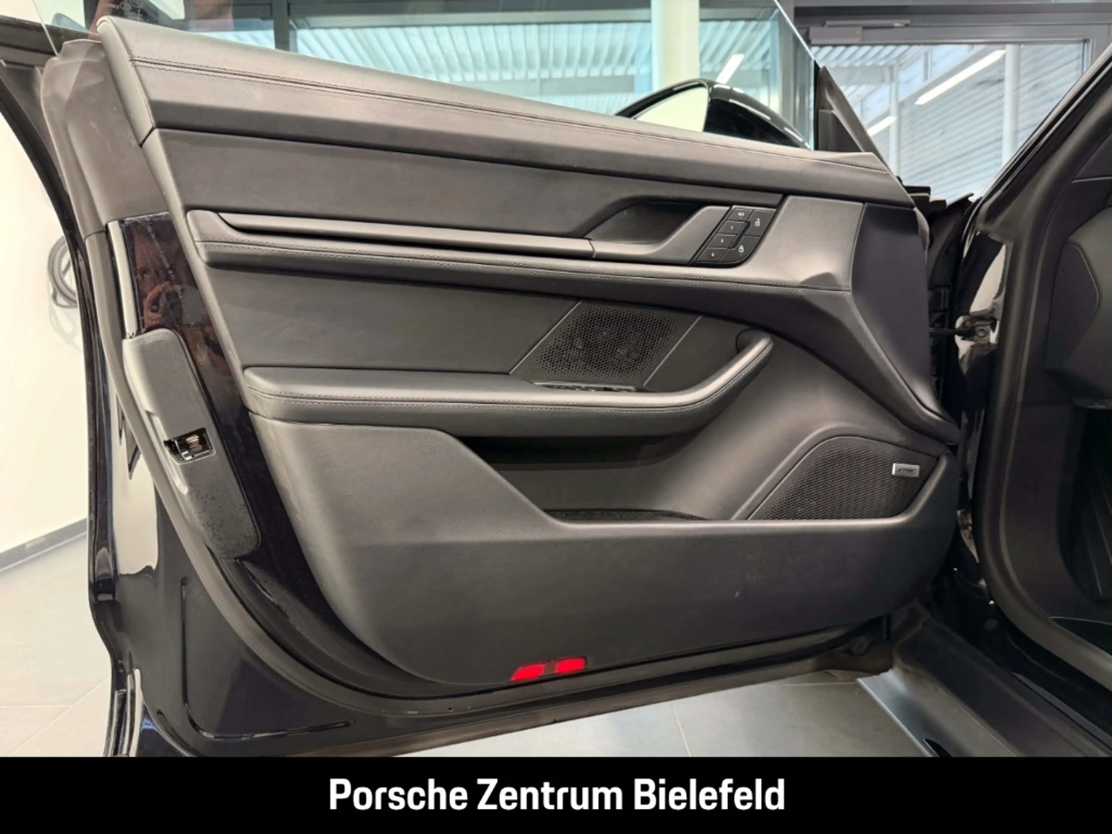 Porsche Taycan Black Edition — photo 27