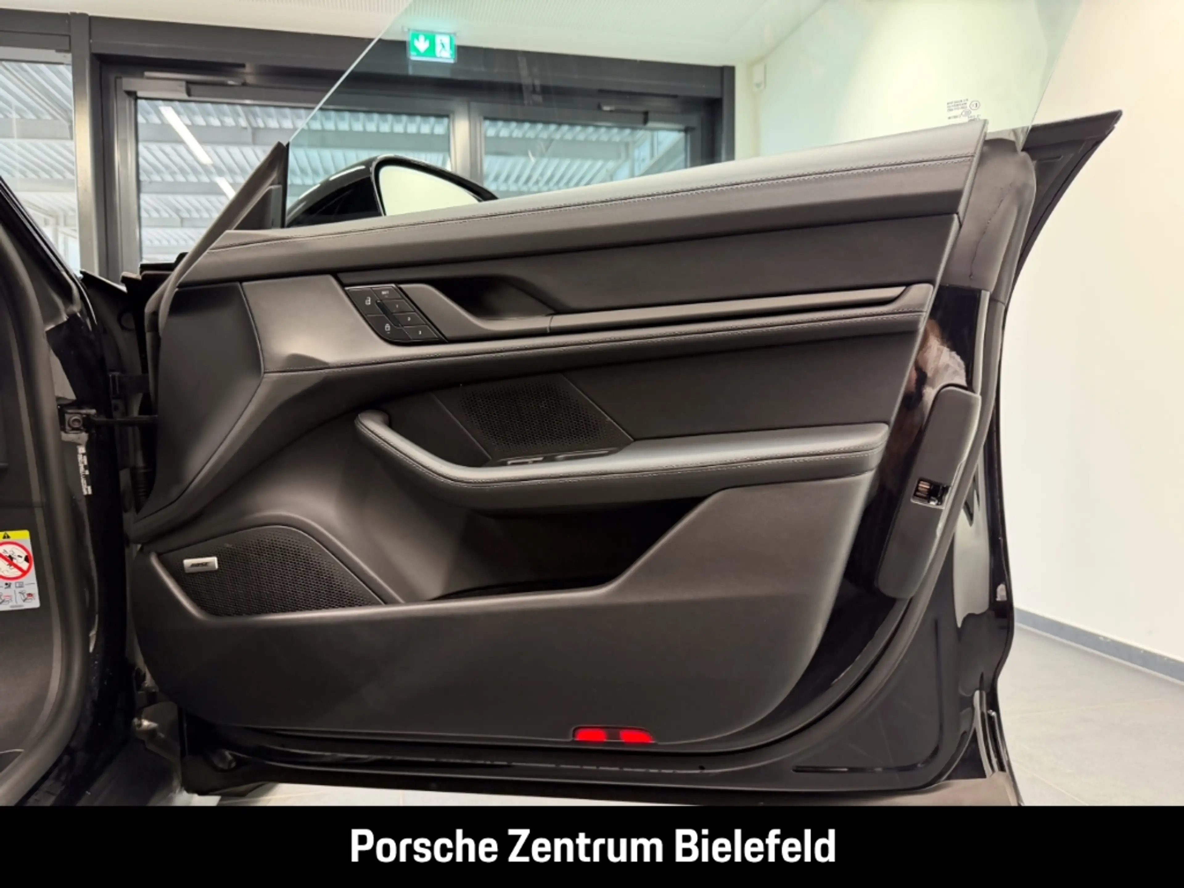 Porsche Taycan Black Edition — photo 32