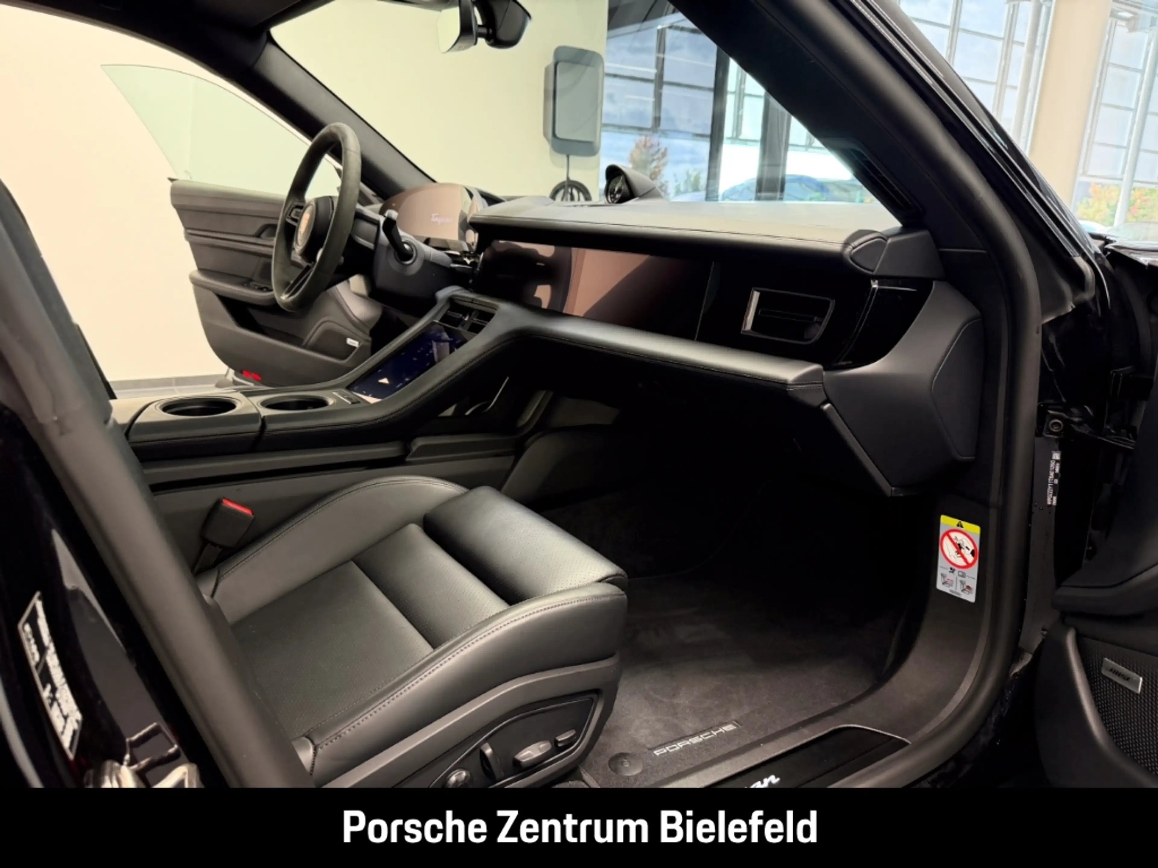 Porsche Taycan Black Edition — photo 29