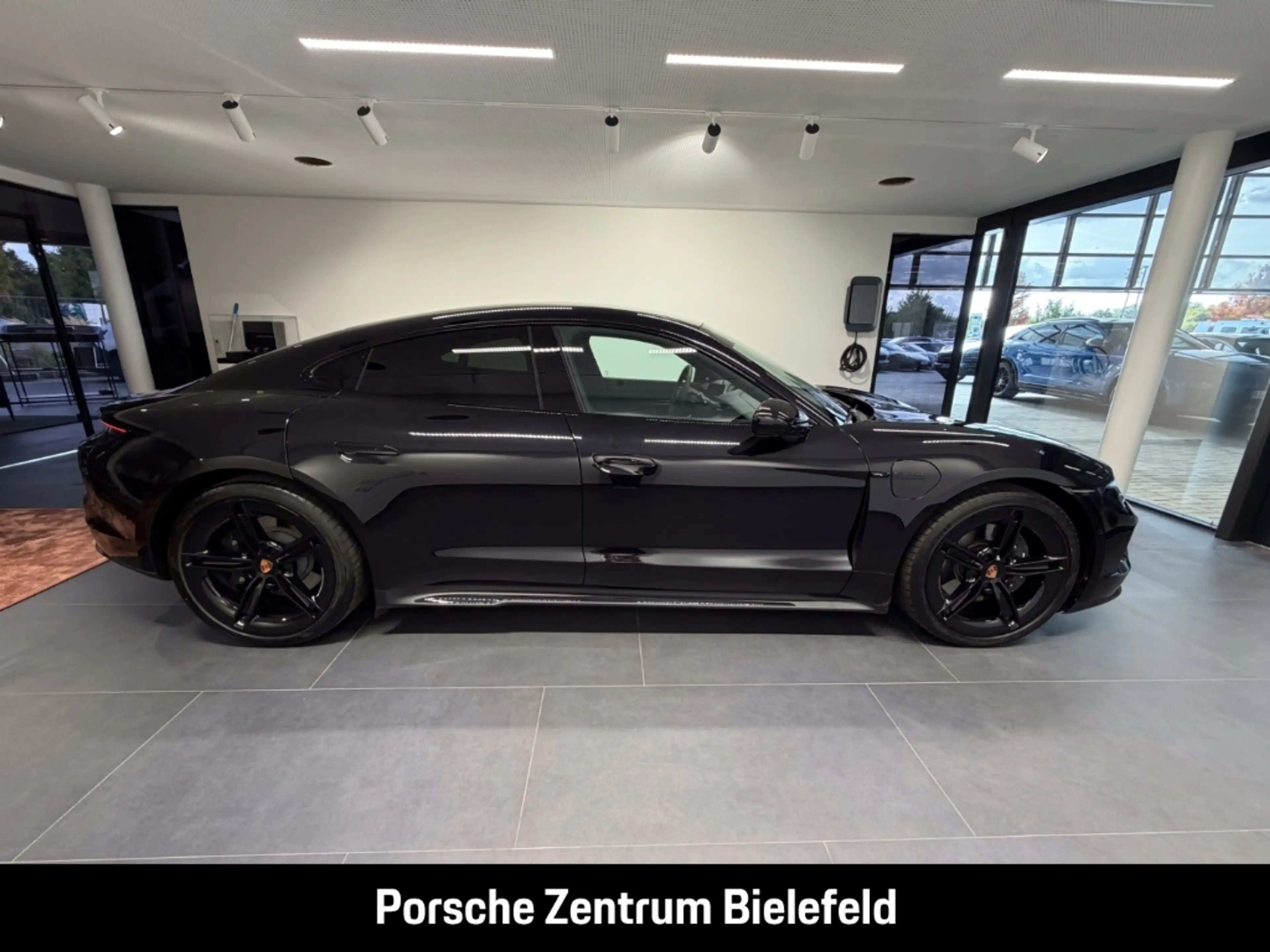 Porsche Taycan Black Edition — photo 6