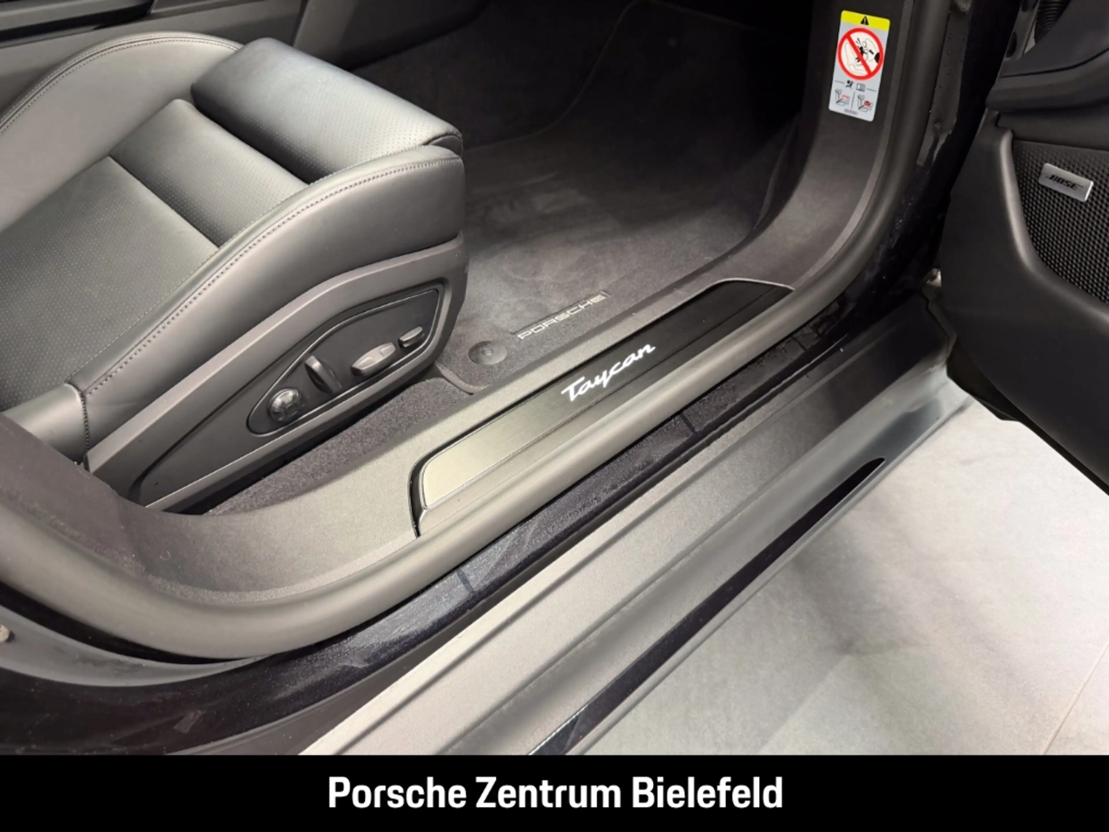 Porsche Taycan Black Edition — photo 31
