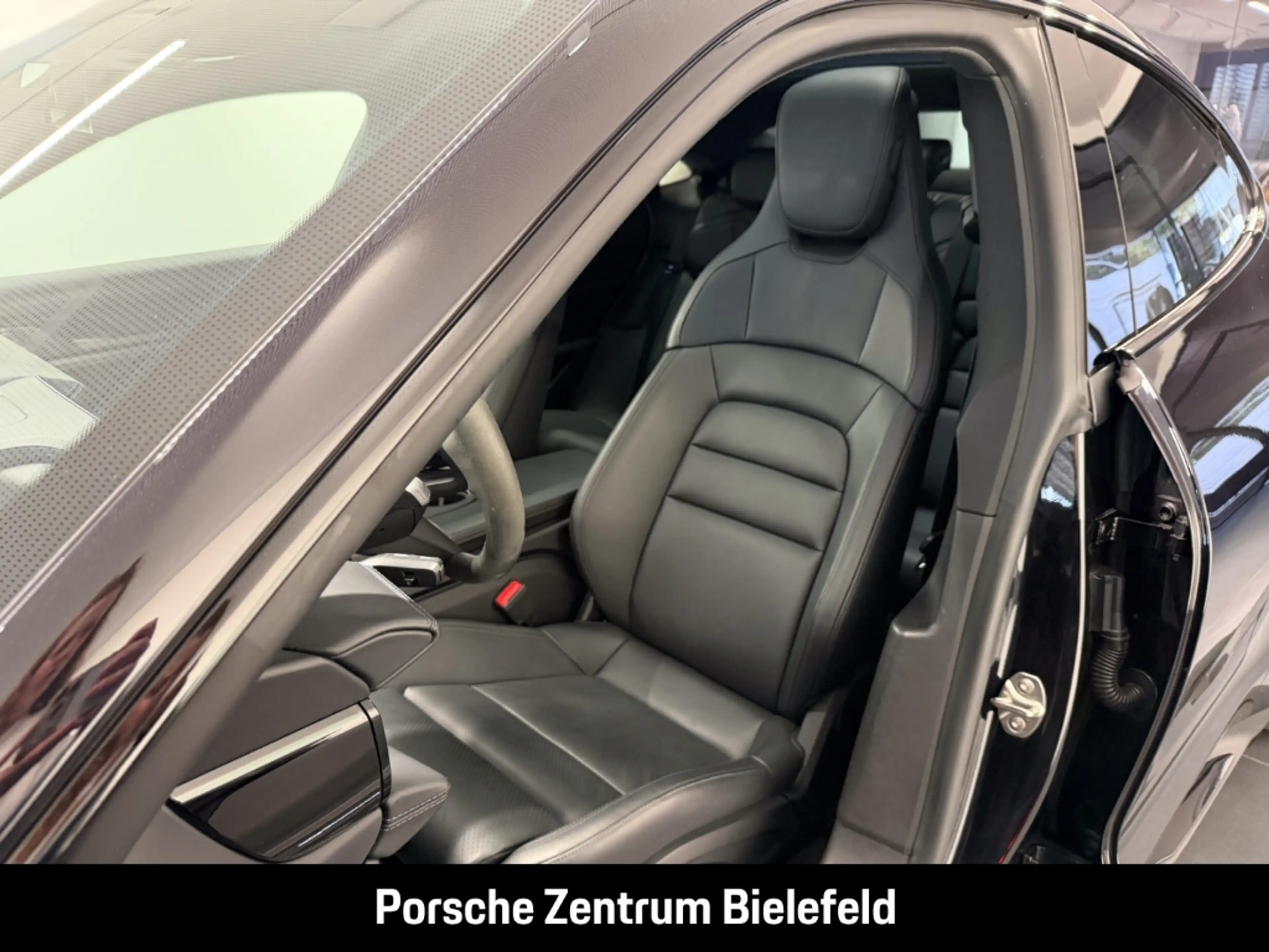 Porsche Taycan Black Edition — photo 19