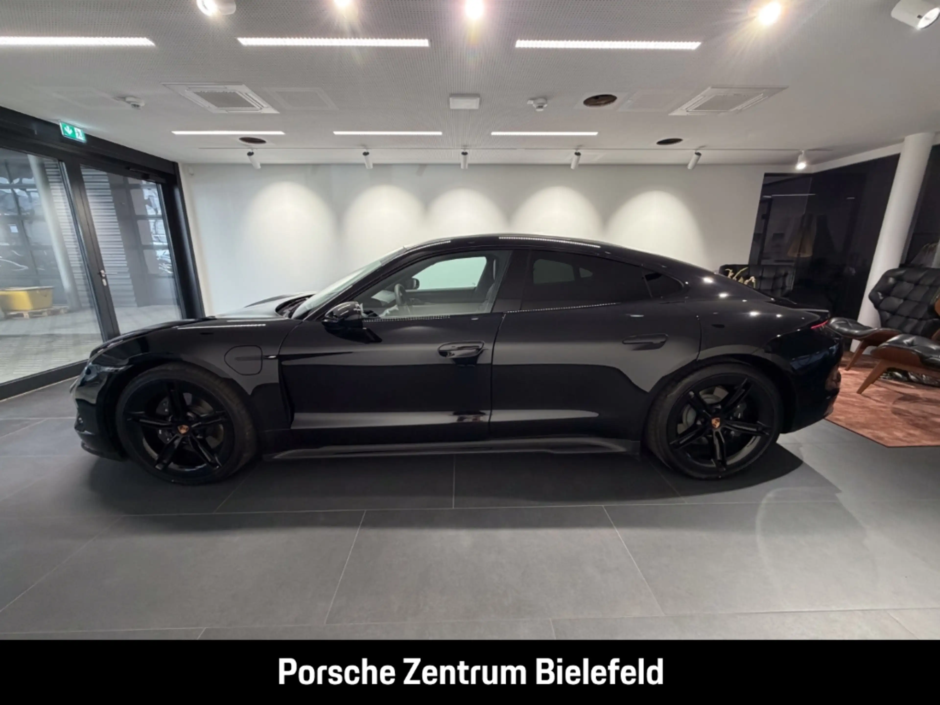 Porsche Taycan Black Edition — photo 2