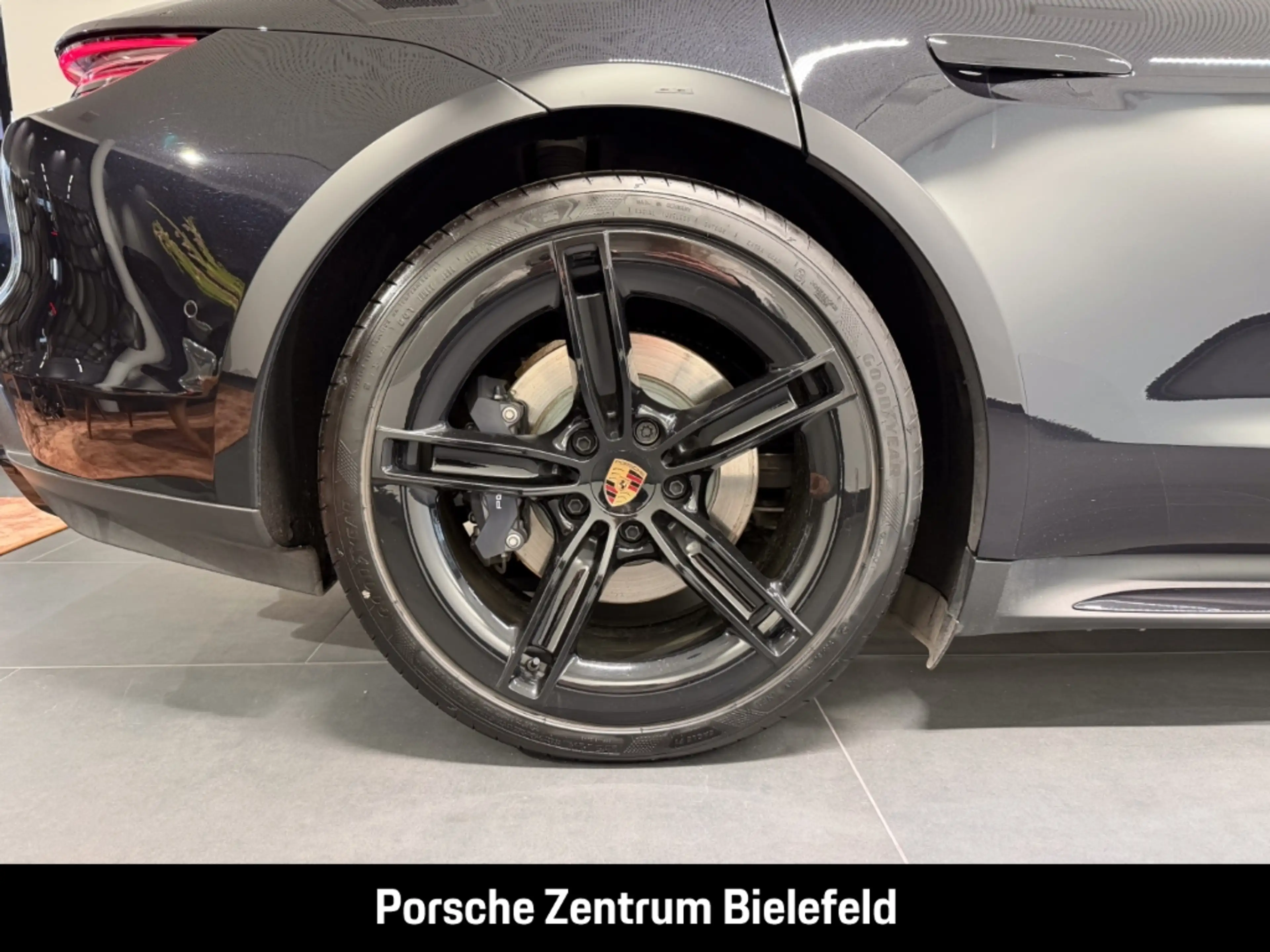 Porsche Taycan Black Edition — photo 11