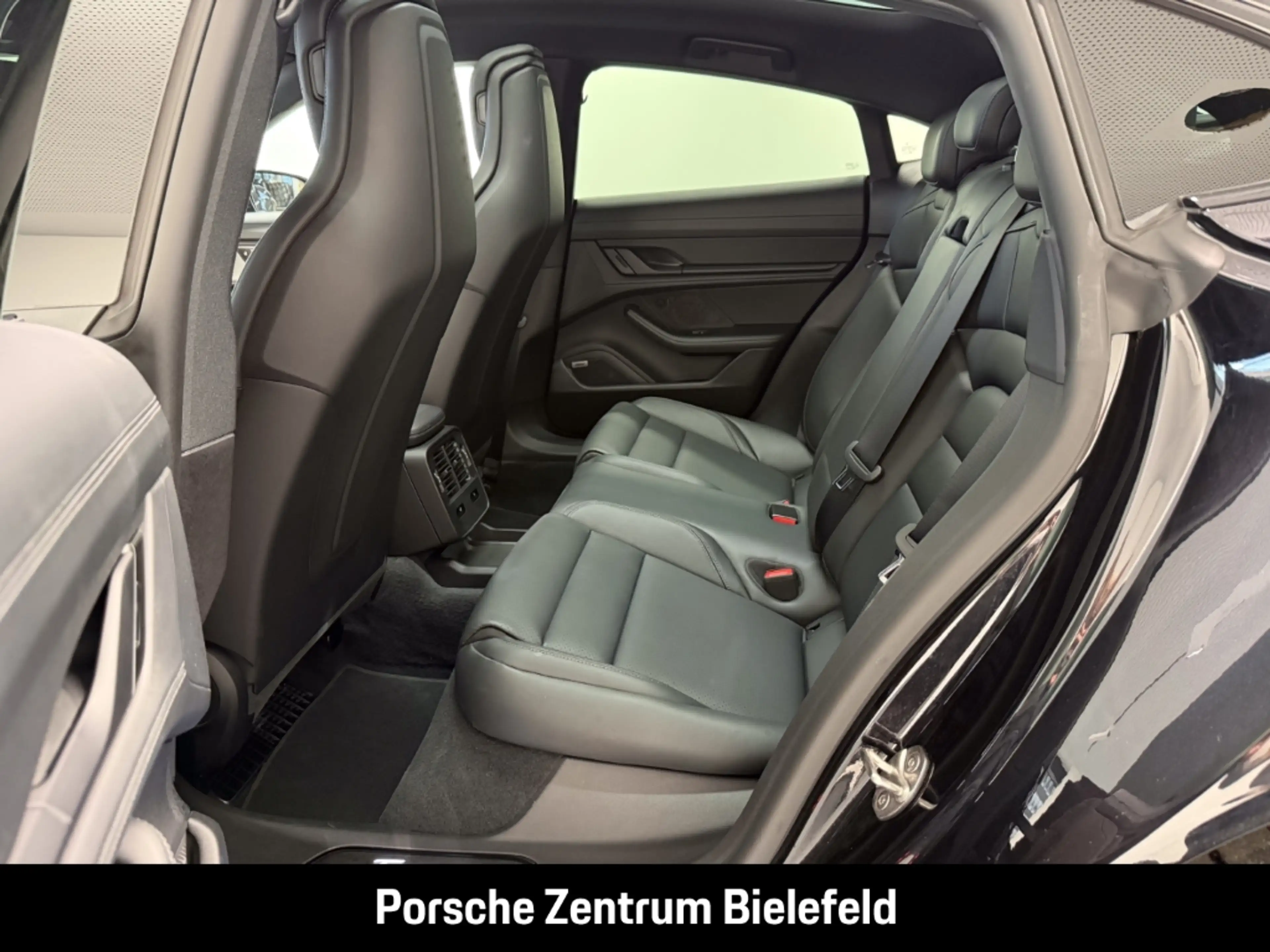 Porsche Taycan Black Edition — photo 28