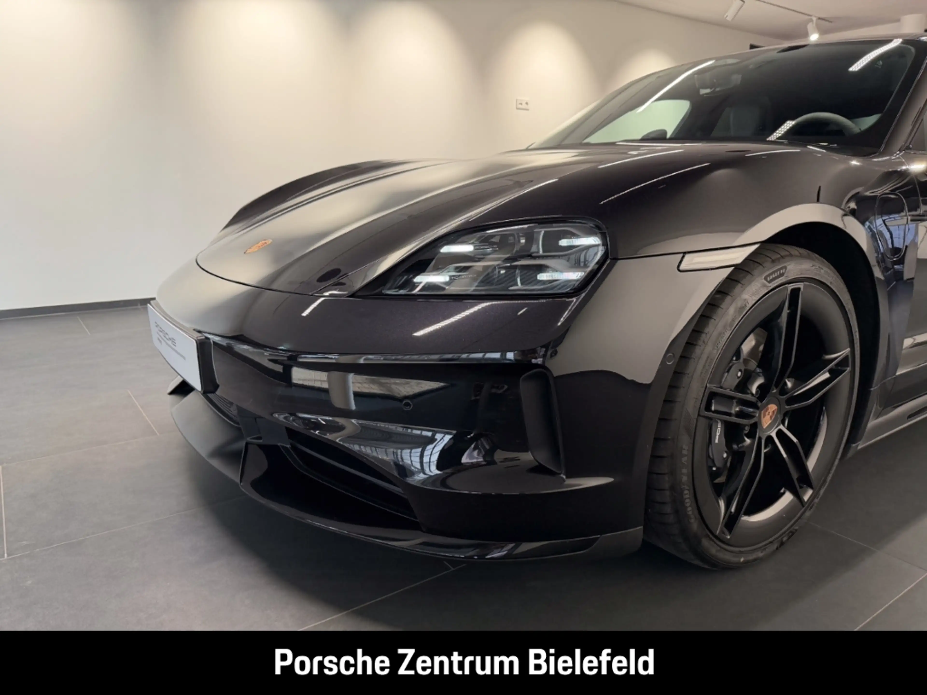 Porsche Taycan Black Edition — photo 13