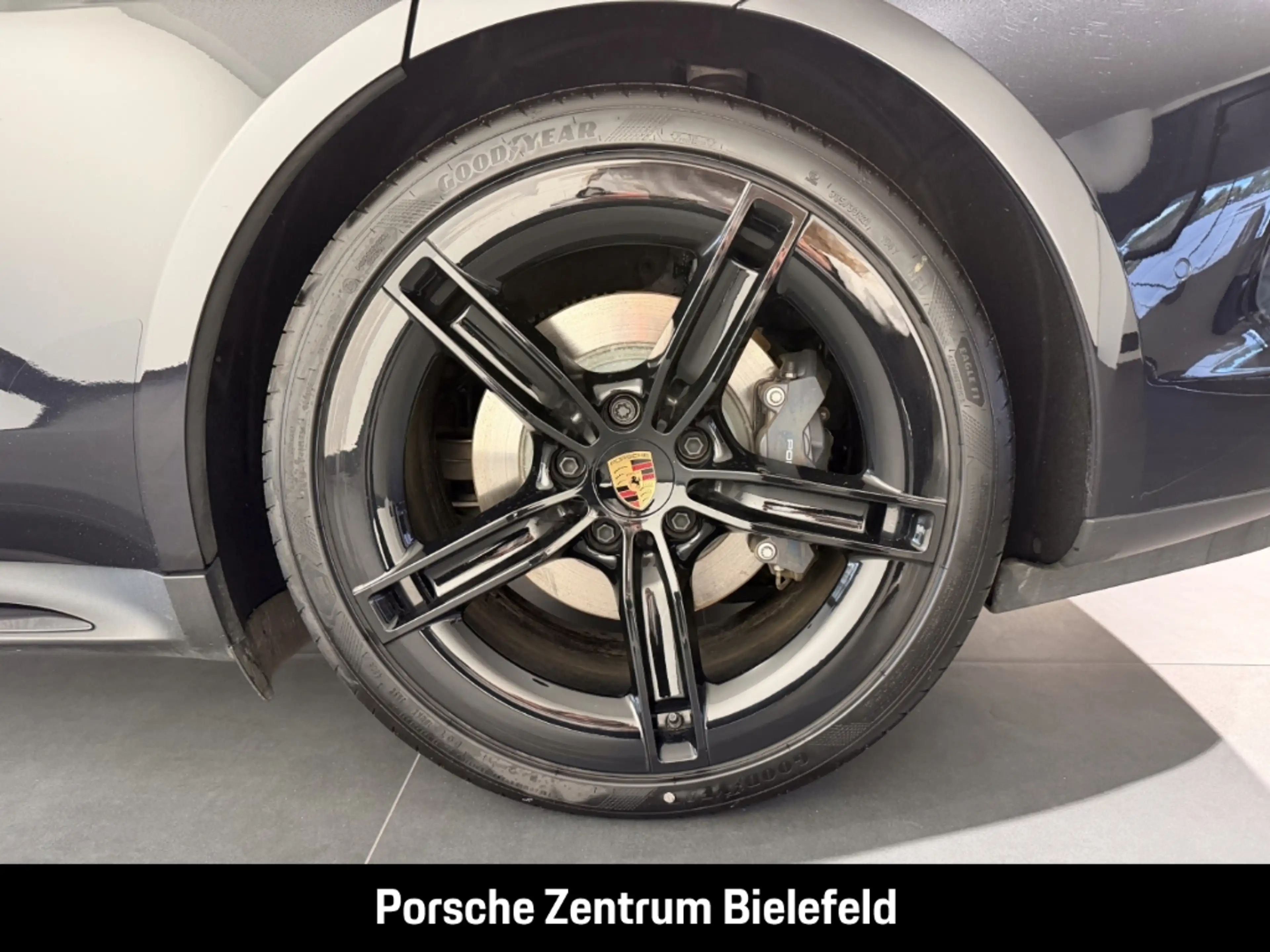 Porsche Taycan Black Edition — photo 10