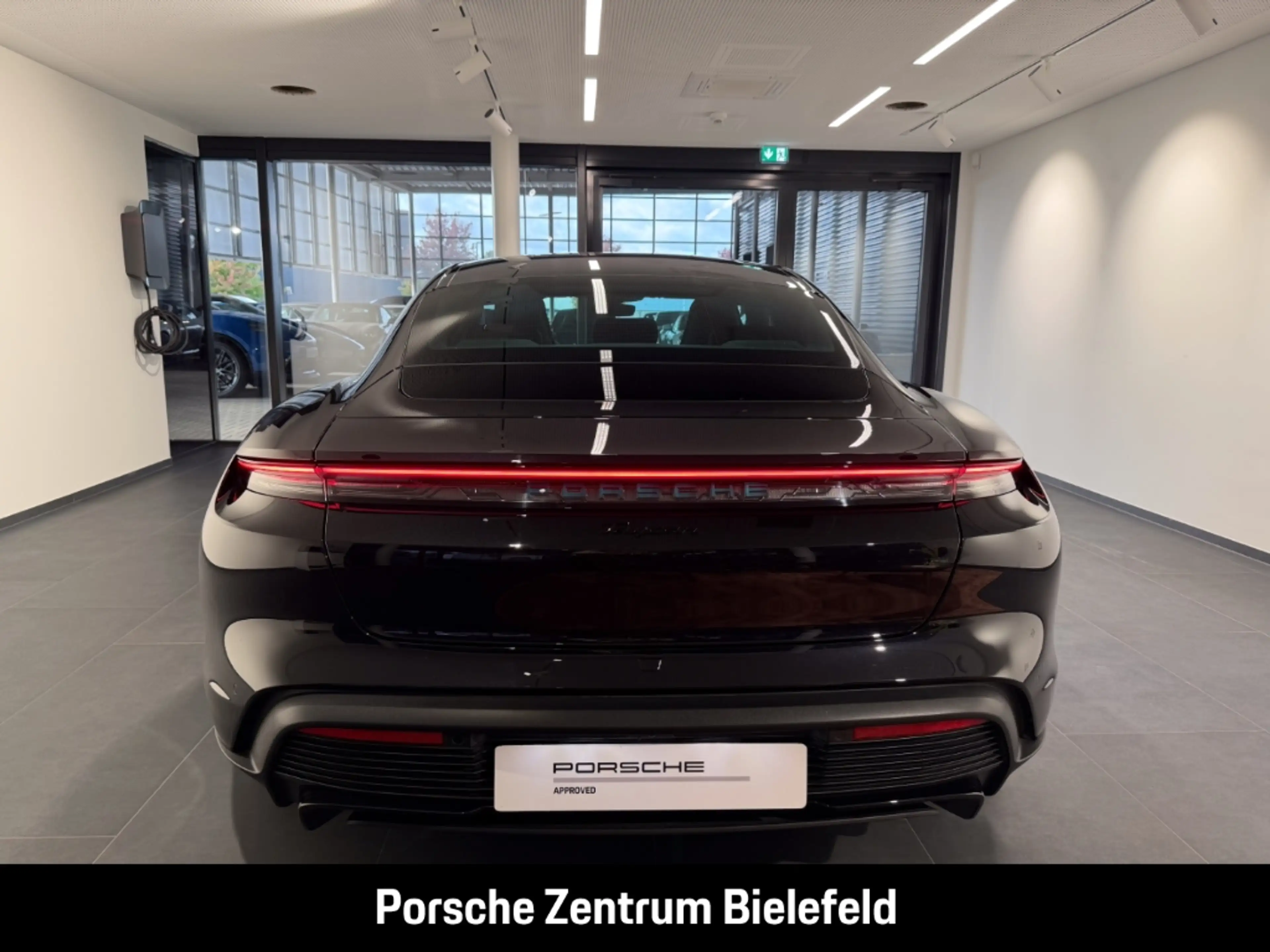Porsche Taycan Black Edition — photo 4