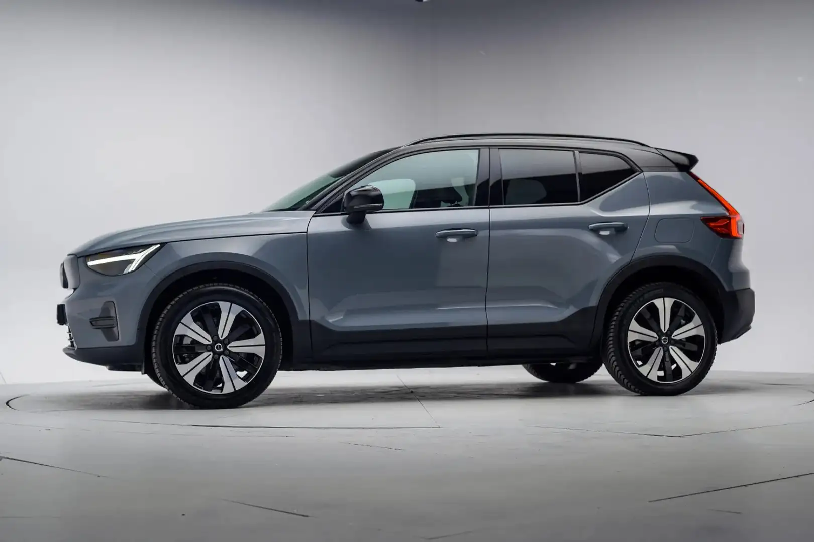 Volvo XC40 Recharge Core 3 fase [ LED Camera Comfortstoelen S Gris - 2