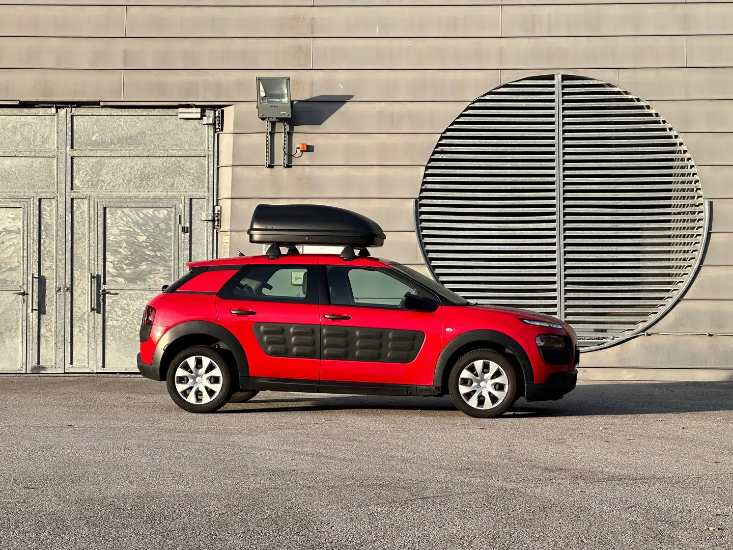 Citroen C4 Cactus Live / Dachbox / Pickerl NEU / Klima / Bluetooth Rood - 1