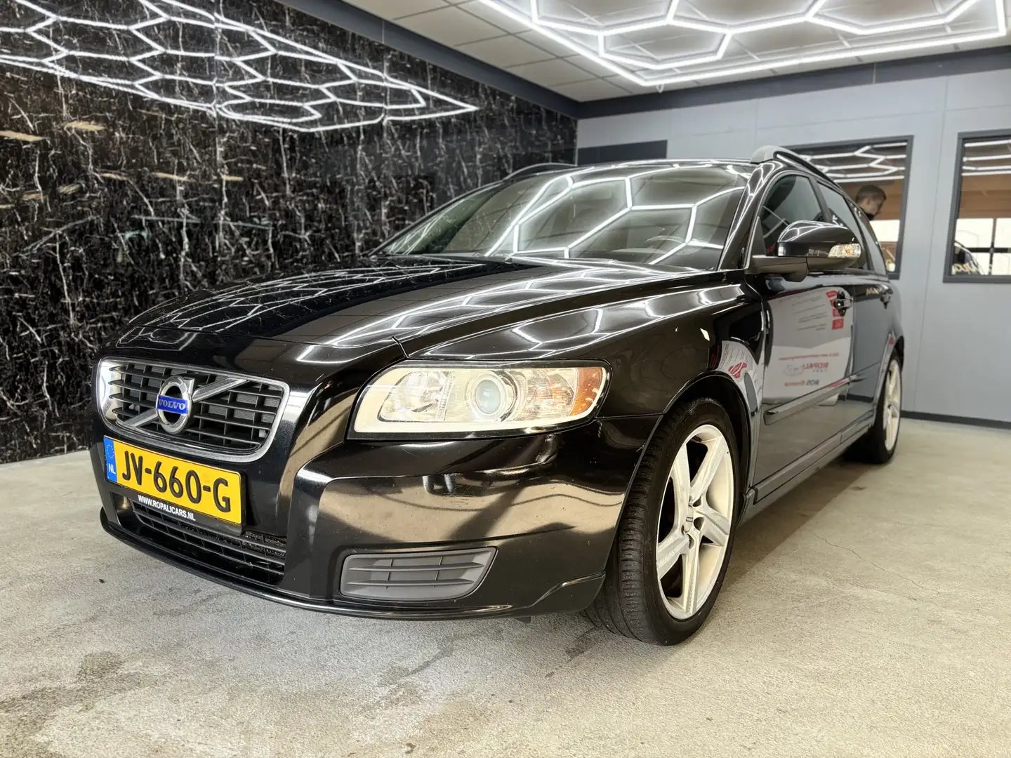 Volvo V50 1.6 D2 S/S Summum motor 100000 gelopen papieren aa Zwart - 1
