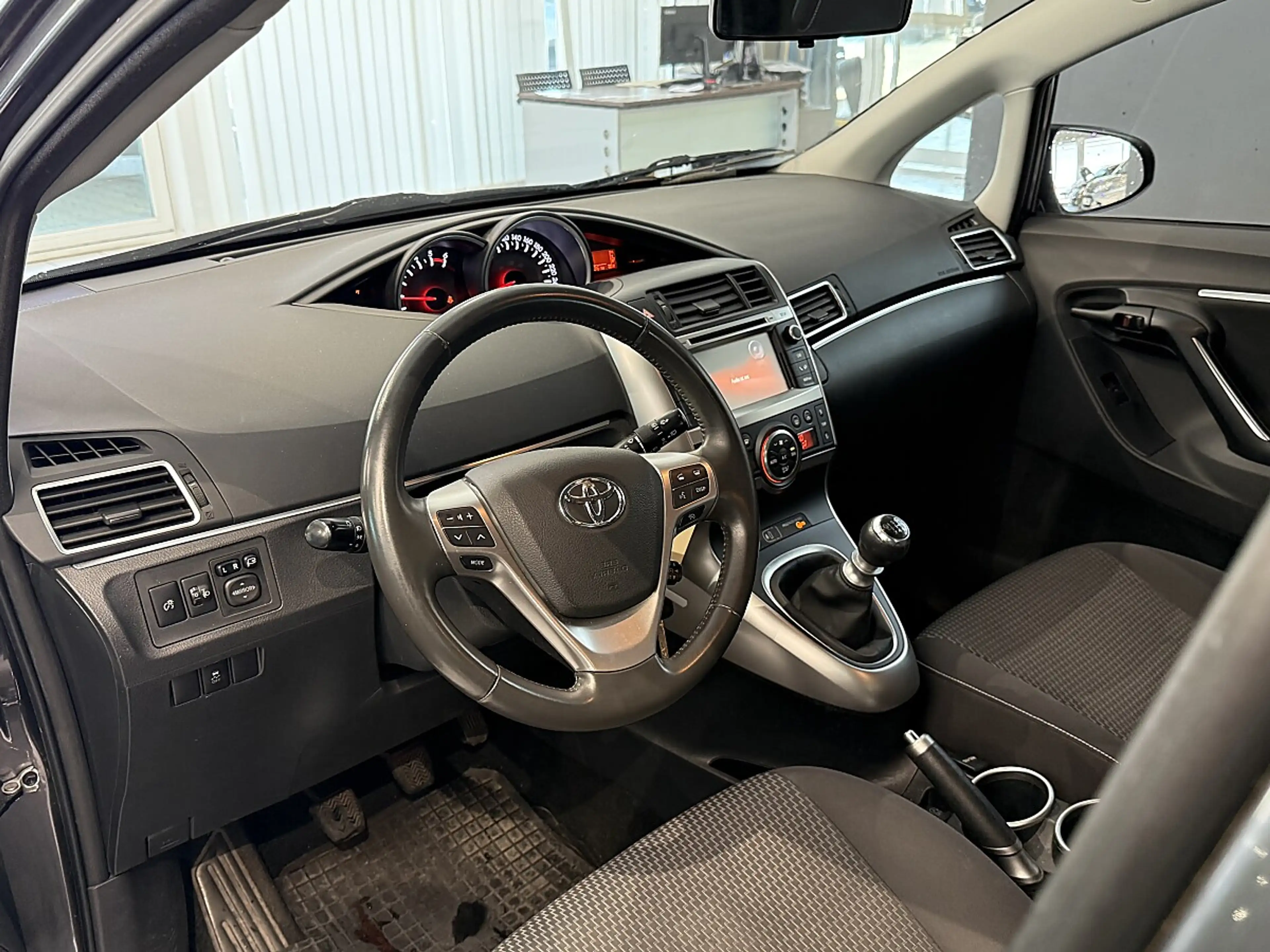 Toyota Verso 1,6 D-4D Young - nur für Händler oder Bastler — photo 13