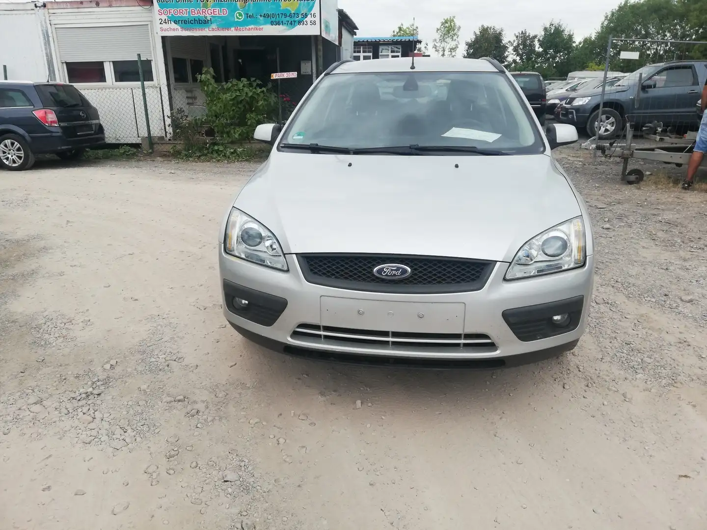 Ford Focus Focus Turnier Turnier 1.6 Ti-VCT Connection Silber - 1