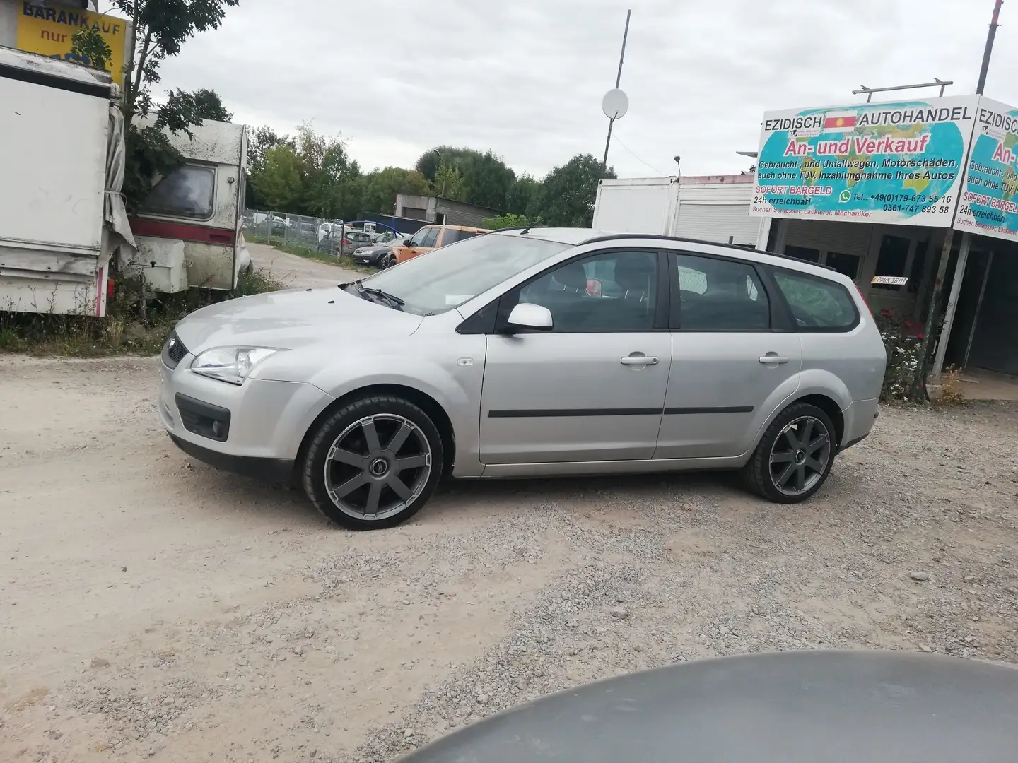 Ford Focus Focus Turnier Turnier 1.6 Ti-VCT Connection Silber - 2