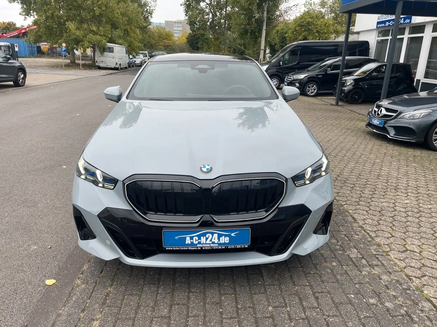BMW 540 d xDrive M Sport Pano Head-Up 21 Zoll Leder Grau - 2