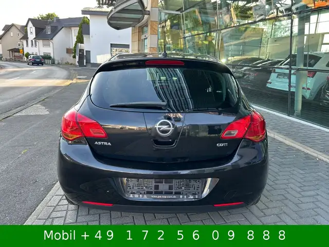 Opel Astra view 3